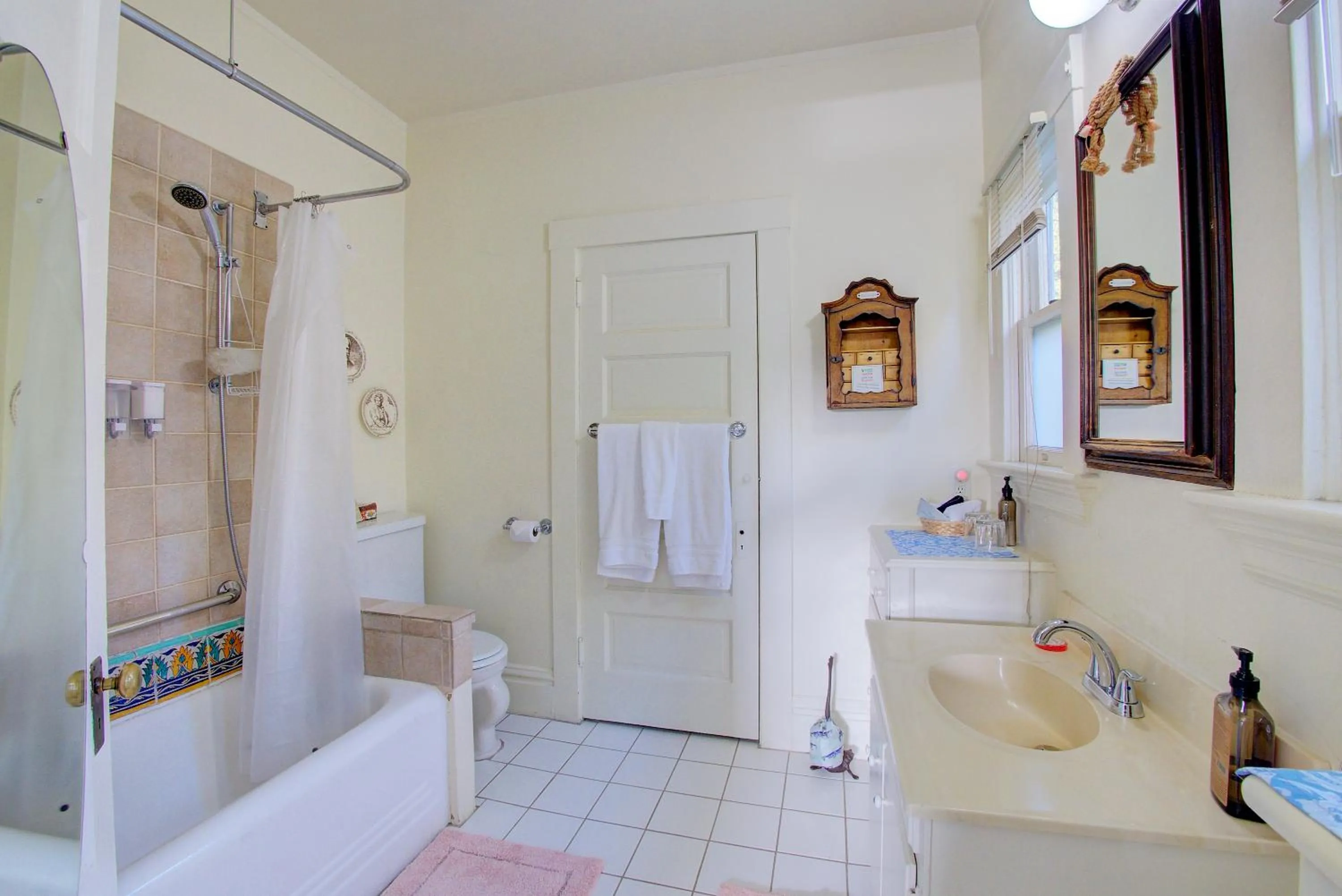 Bathroom in Secret Garden Inn & Cottages