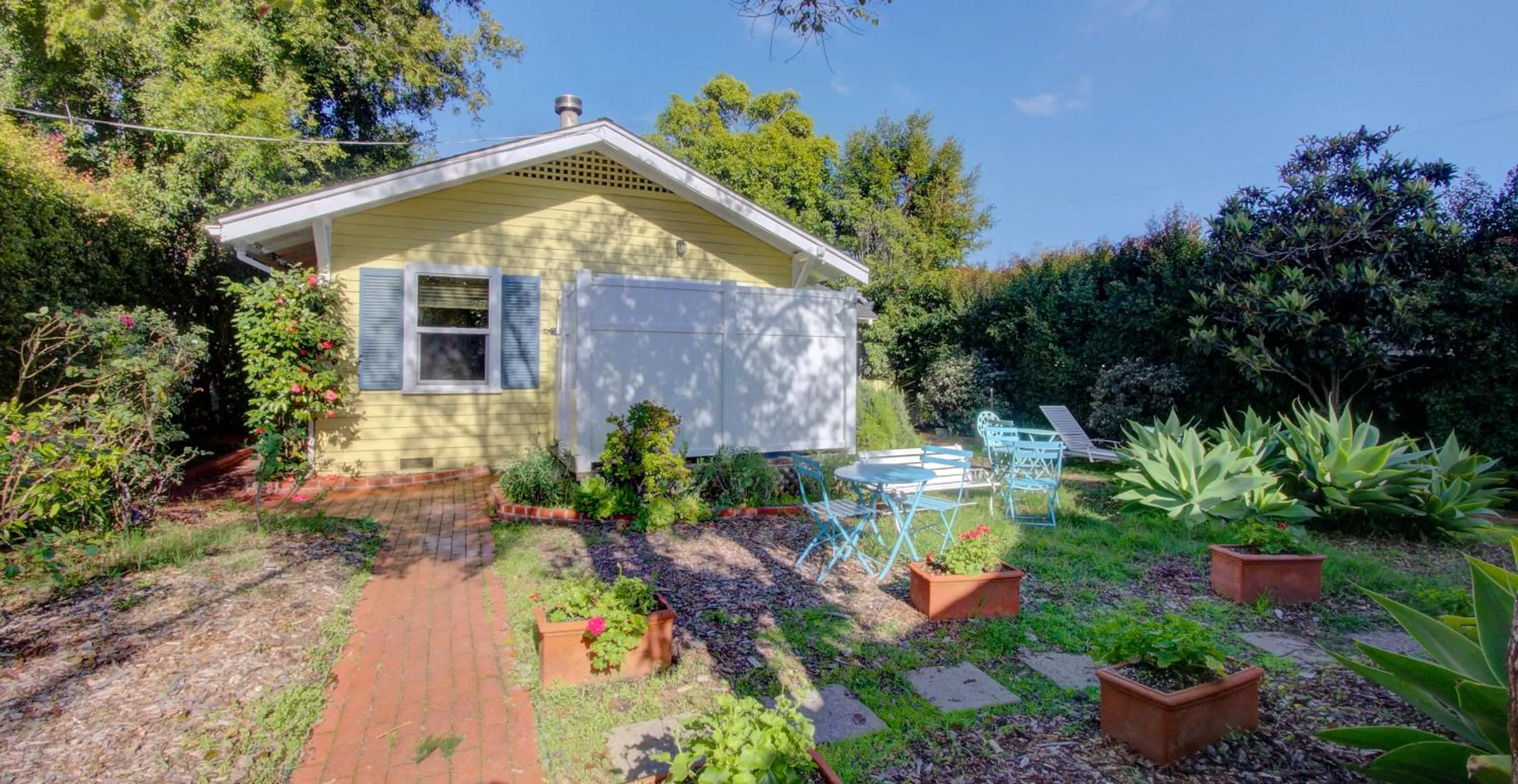 Property building in Secret Garden Inn & Cottages