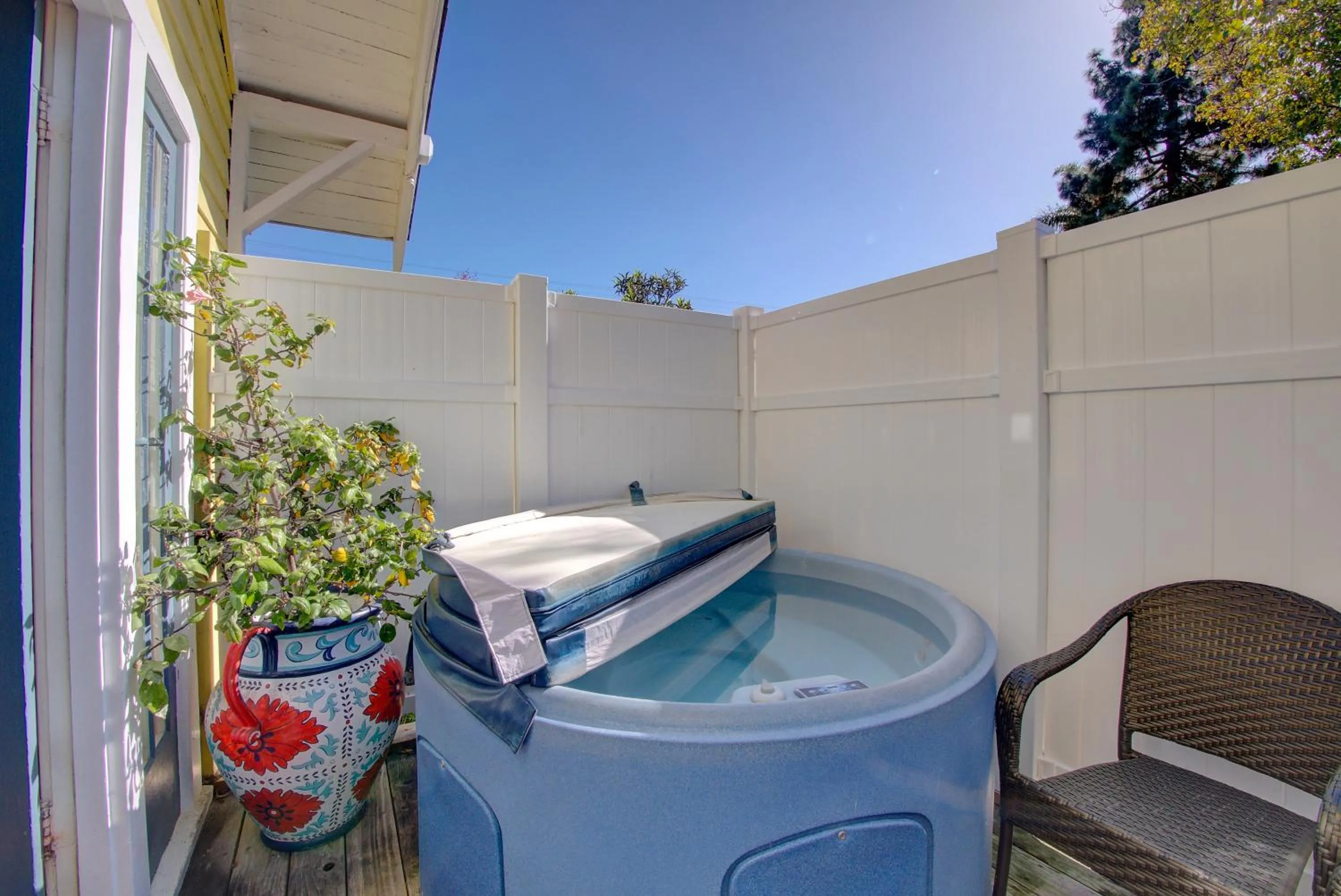 Hot Tub in Secret Garden Inn & Cottages