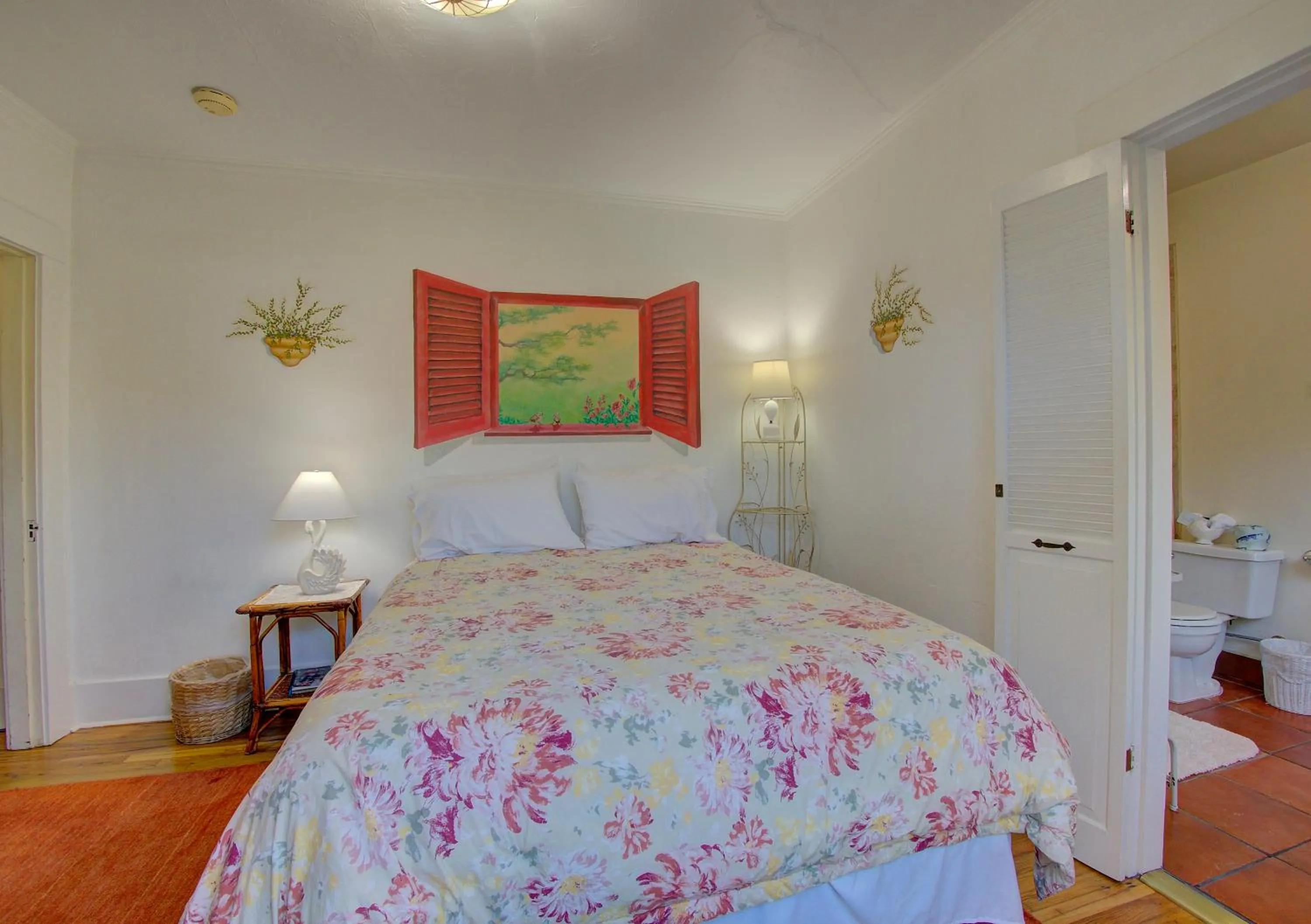 Bedroom, Bed in Secret Garden Inn & Cottages