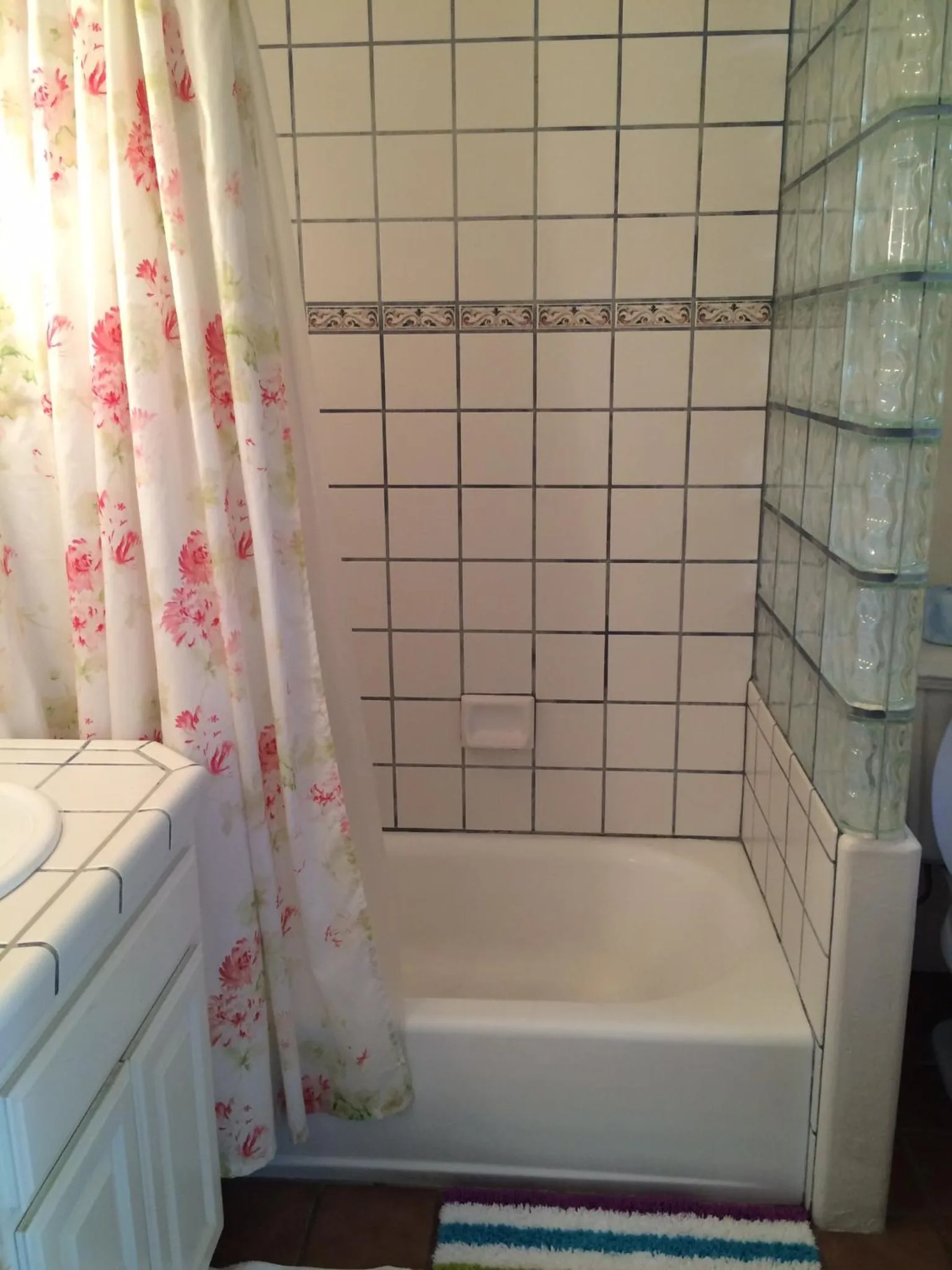 Bath in Secret Garden Inn & Cottages