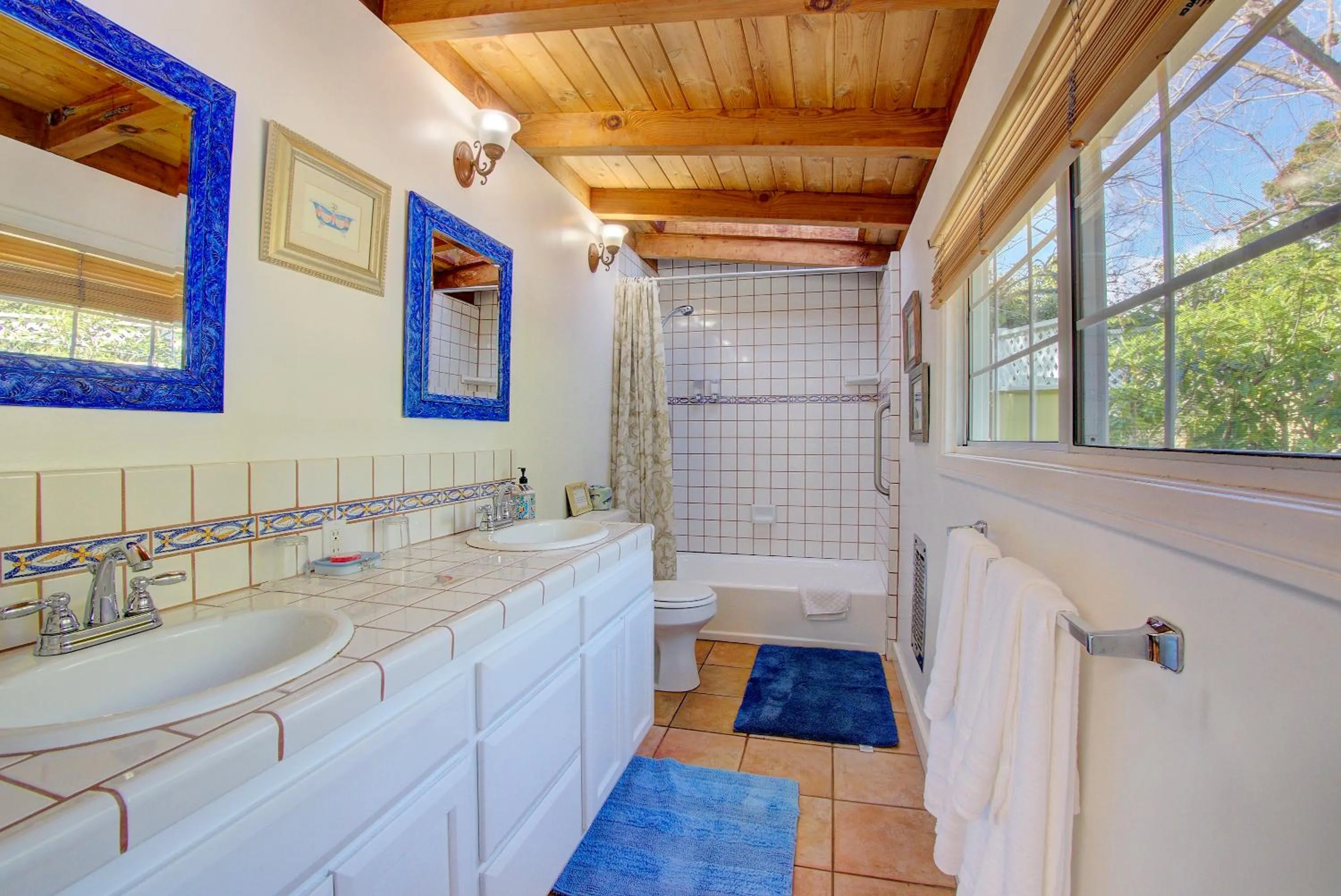 Bathroom in Secret Garden Inn & Cottages