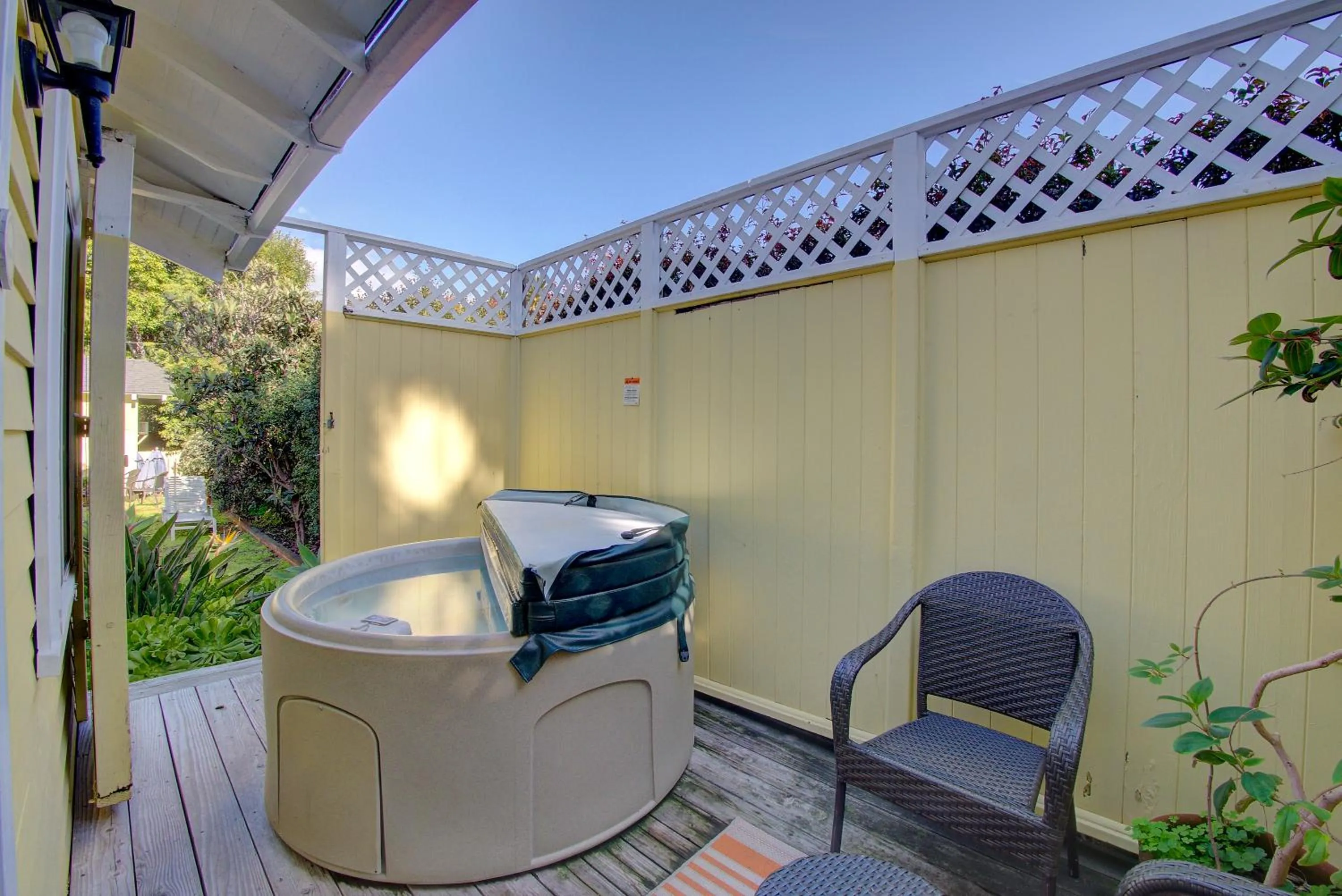 Hot Tub in Secret Garden Inn & Cottages