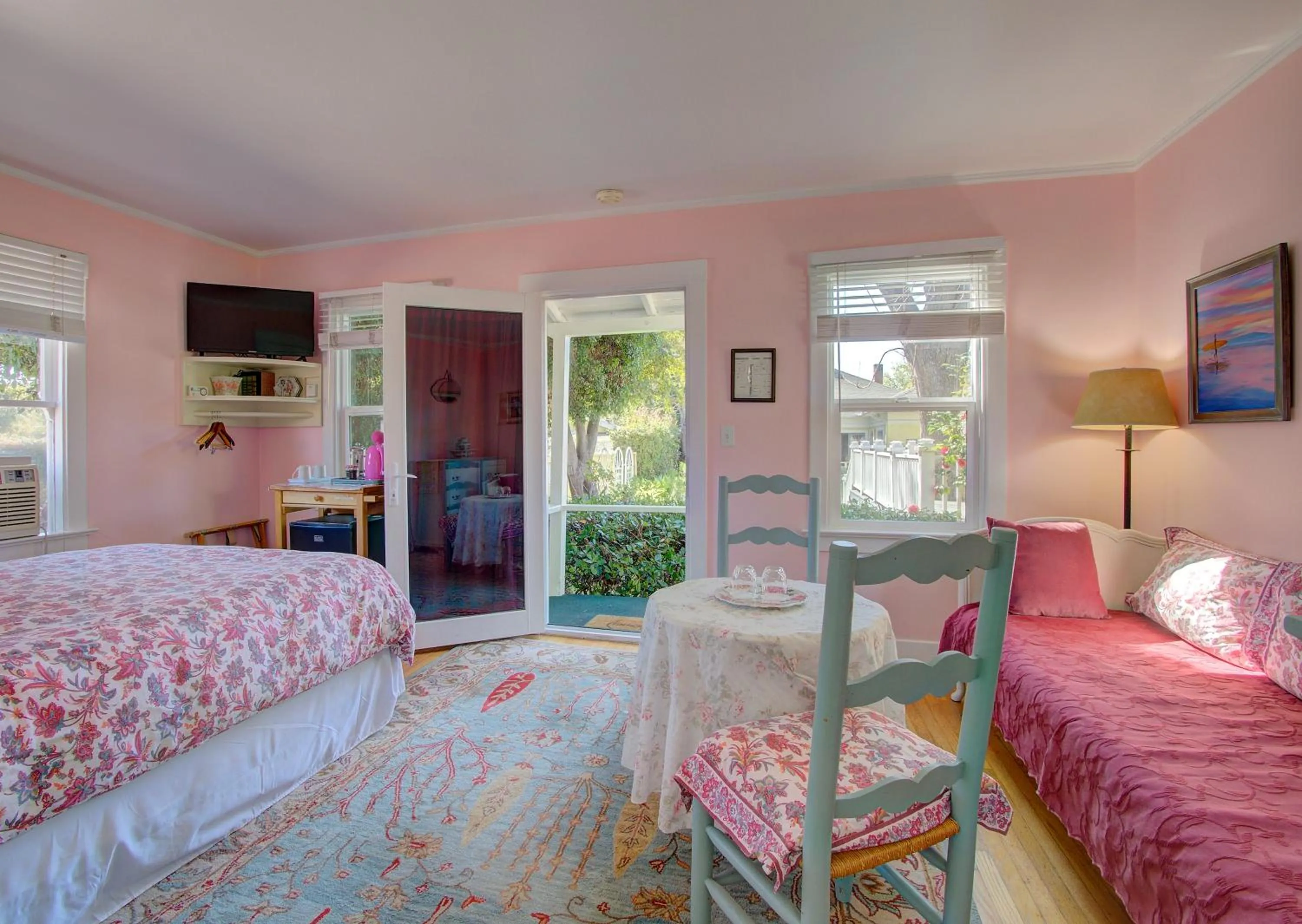 Bedroom, Bed in Secret Garden Inn & Cottages
