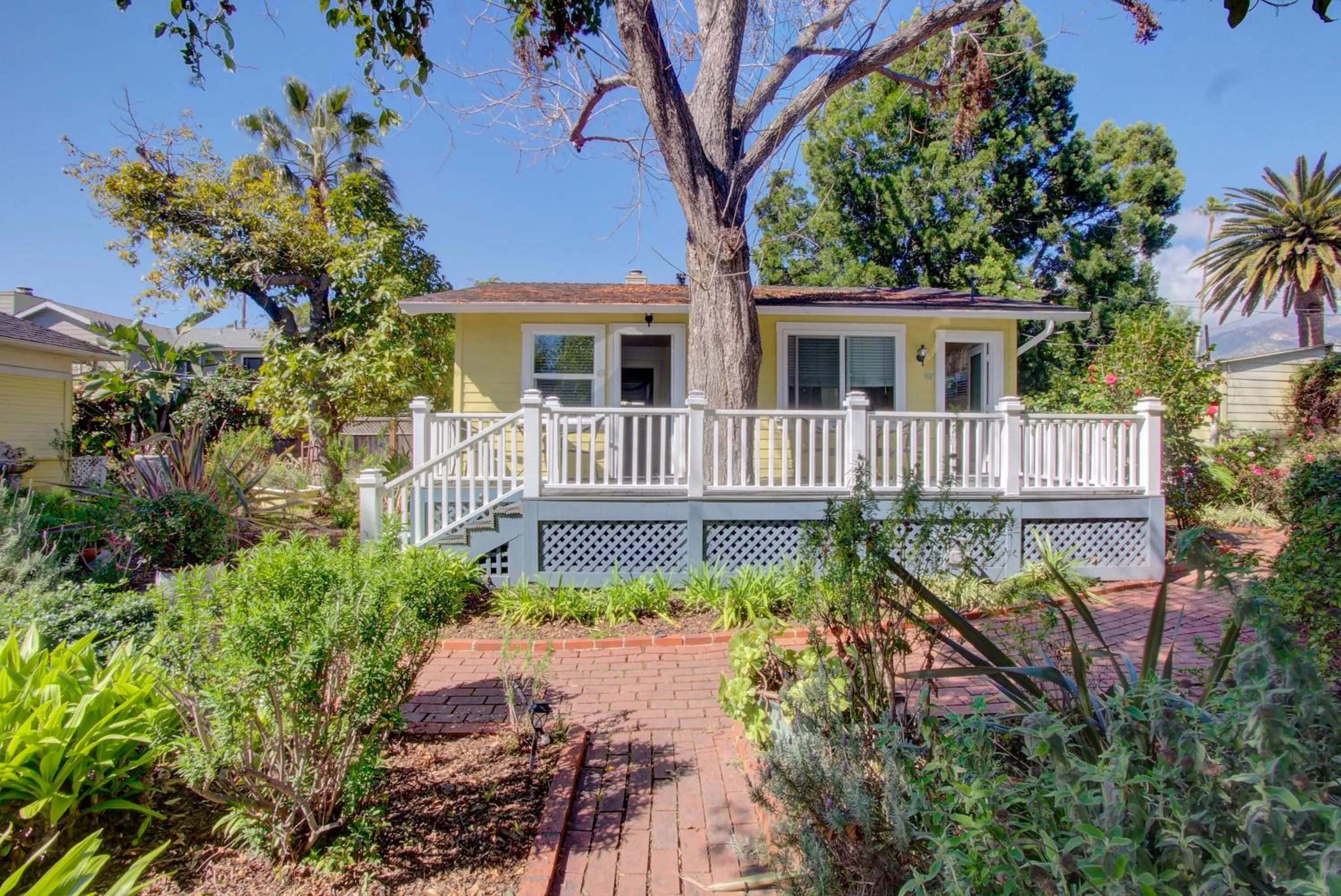 Property building in Secret Garden Inn & Cottages