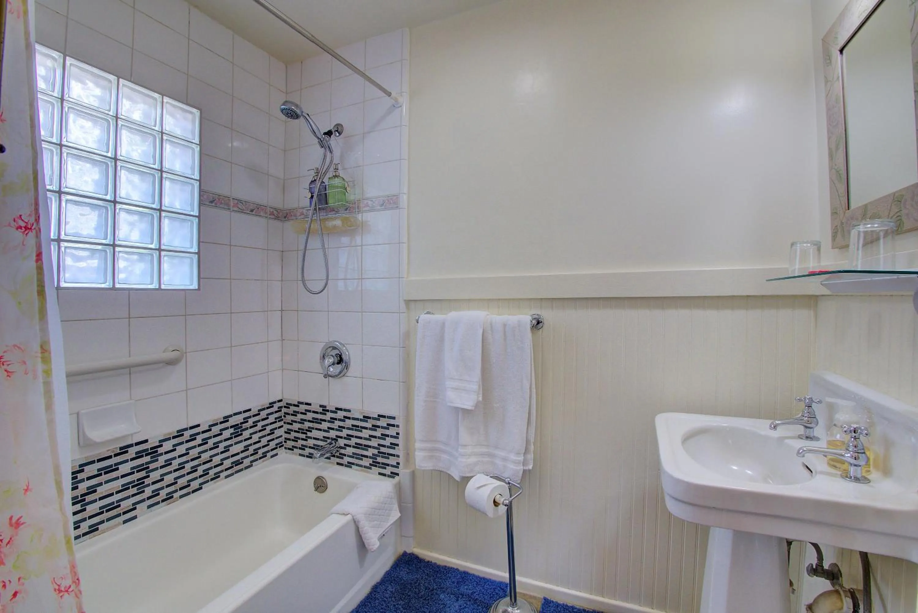 Bathroom in Secret Garden Inn & Cottages