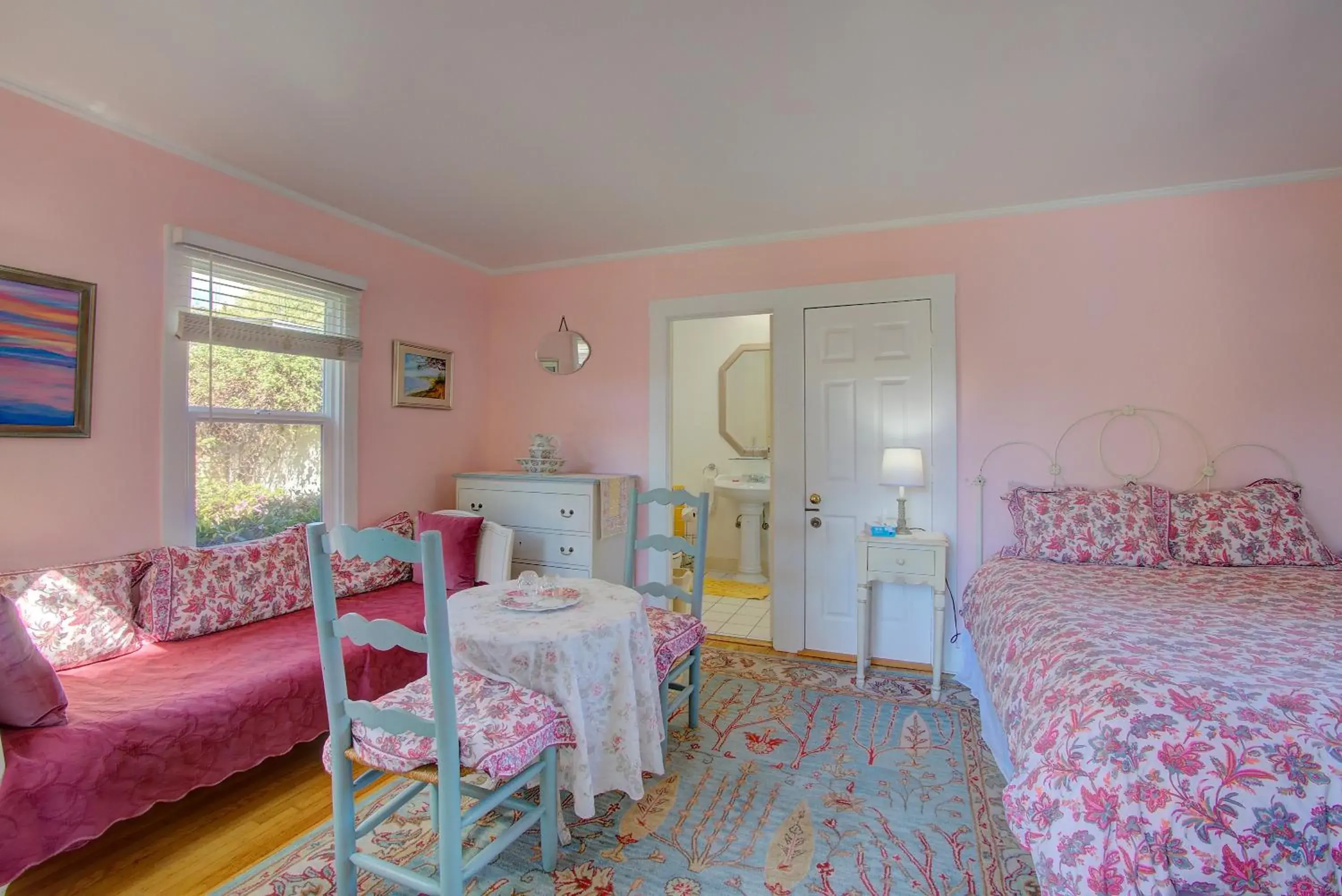 Standard Double Room in Secret Garden Inn & Cottages Standard Double Room in Secret Garden Inn & Cottages