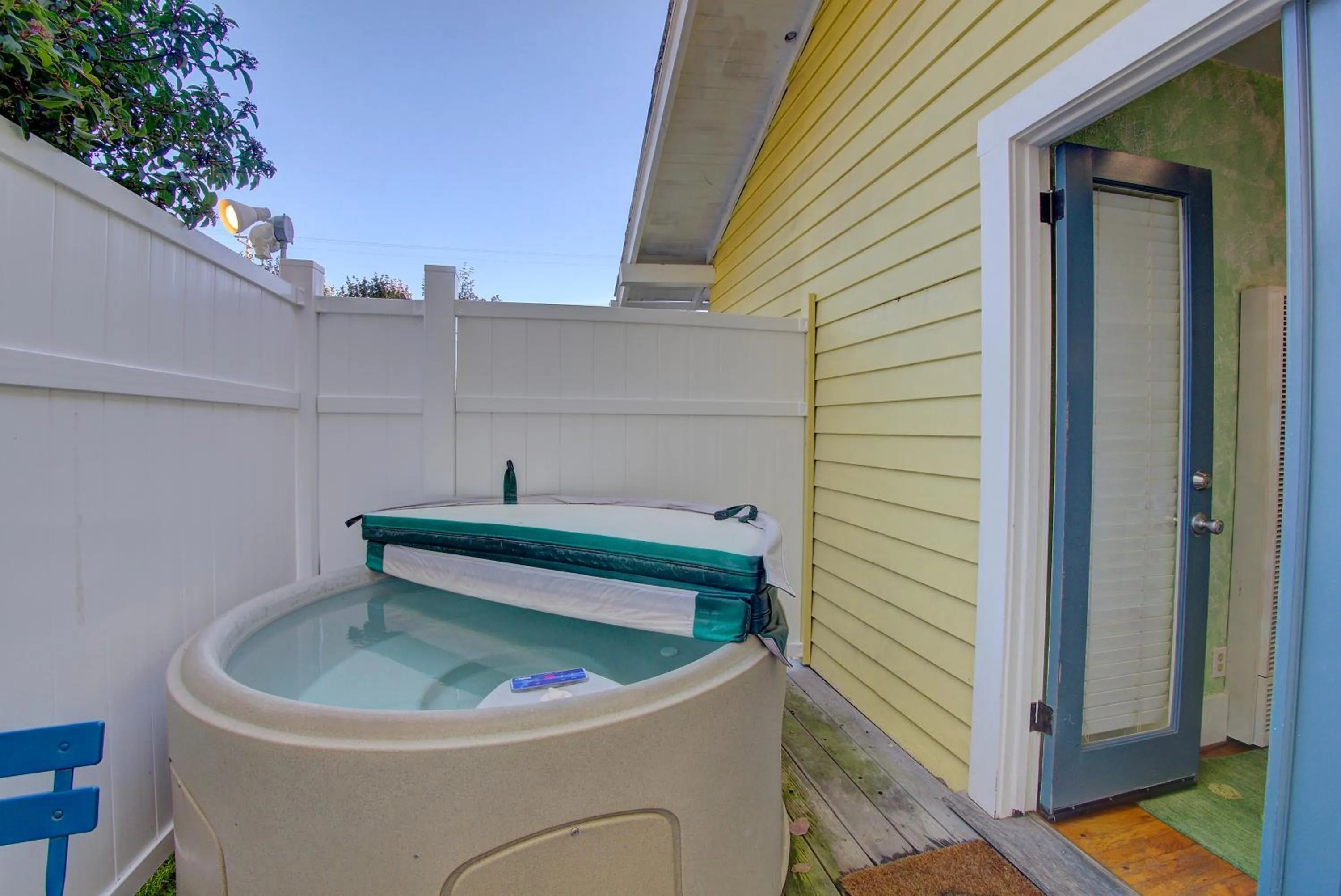Hot Tub in Secret Garden Inn & Cottages