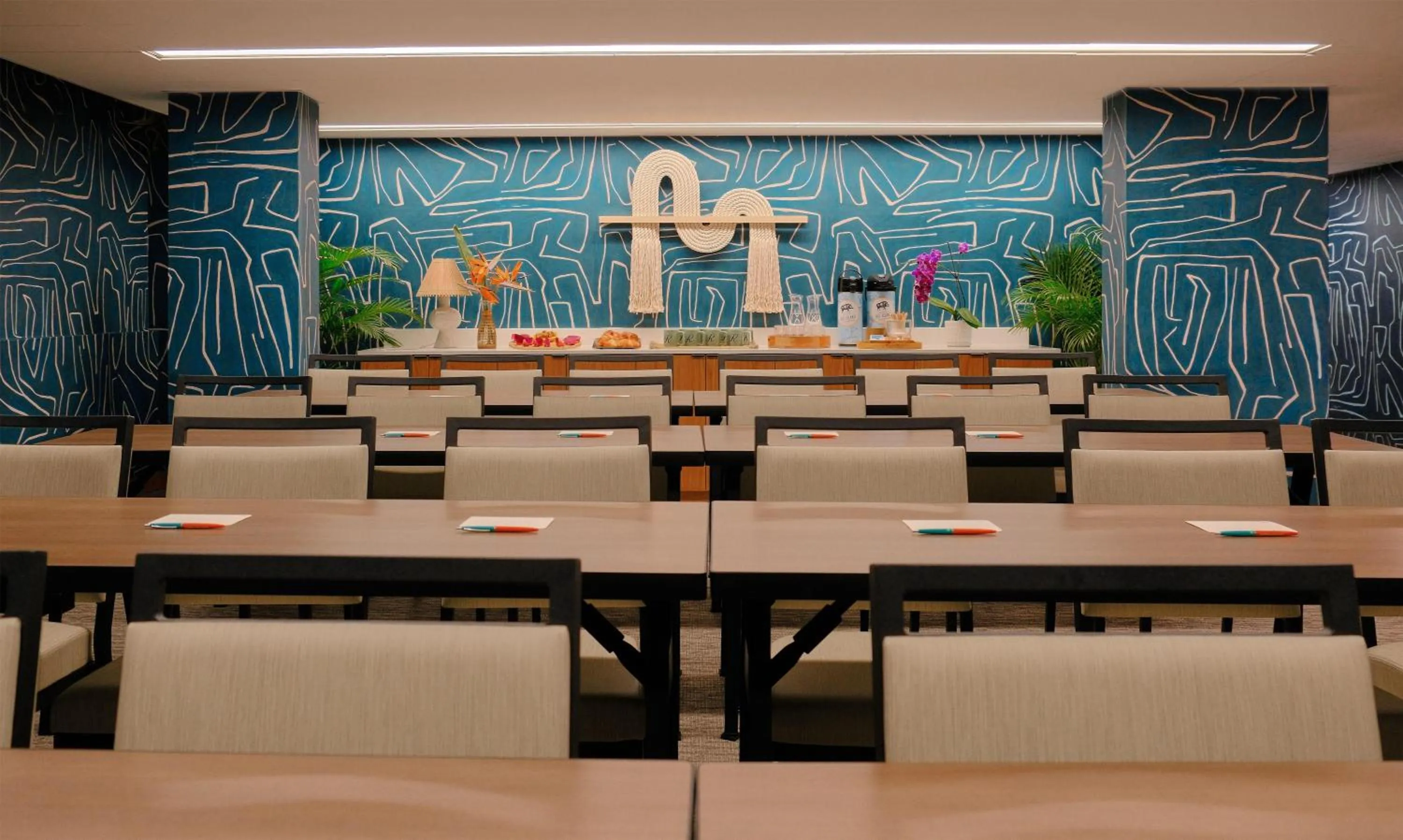 Meeting/conference room in The Ambassador of Waikiki, Tapestry Collection by Hilton