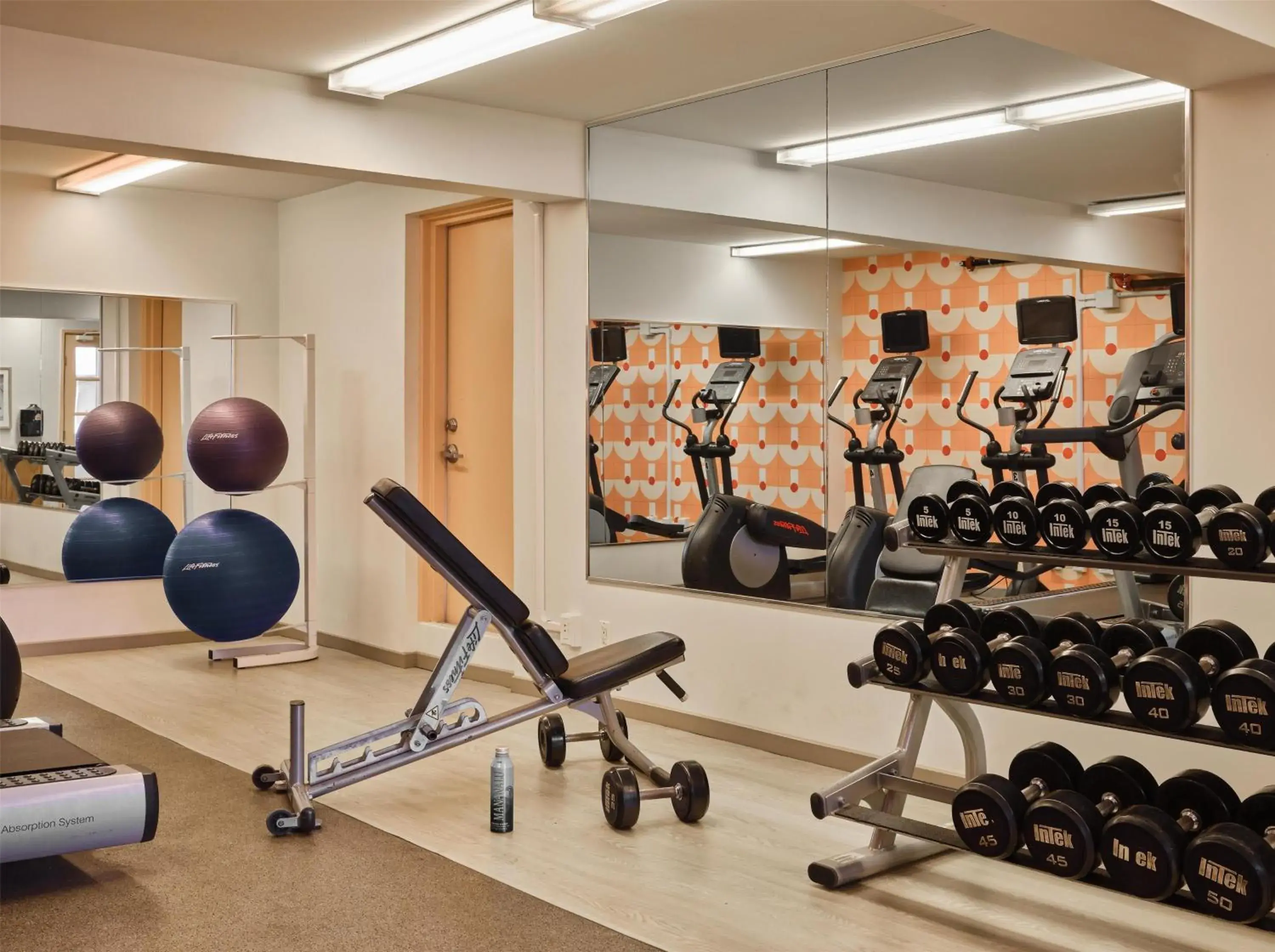 Fitness centre/facilities in The Ambassador of Waikiki, Tapestry Collection by Hilton Fitness centre/facilities in The Ambassador of Waikiki, Tapestry Collection by Hilton
