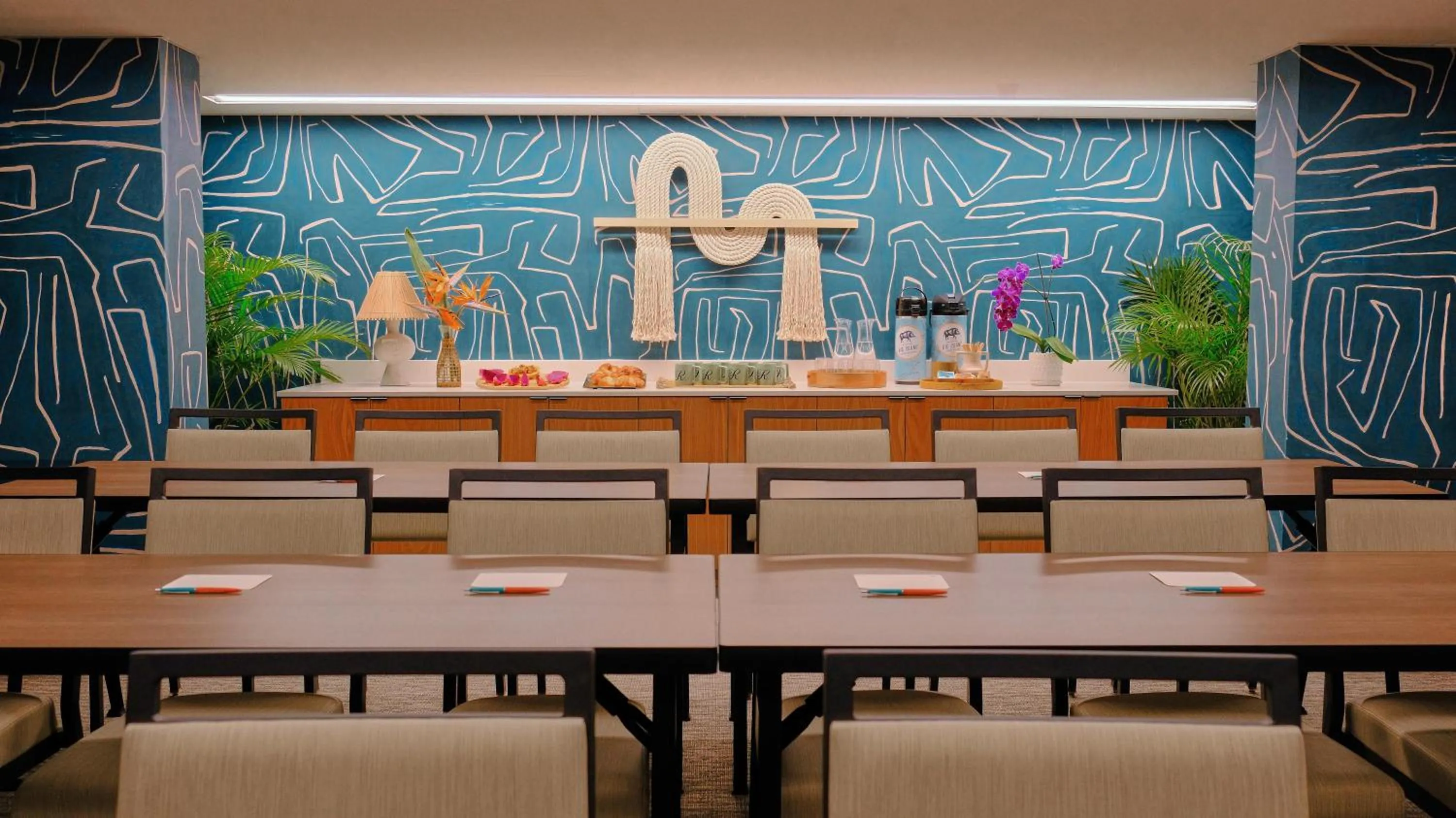 Meeting/conference room in The Ambassador of Waikiki, Tapestry Collection by Hilton