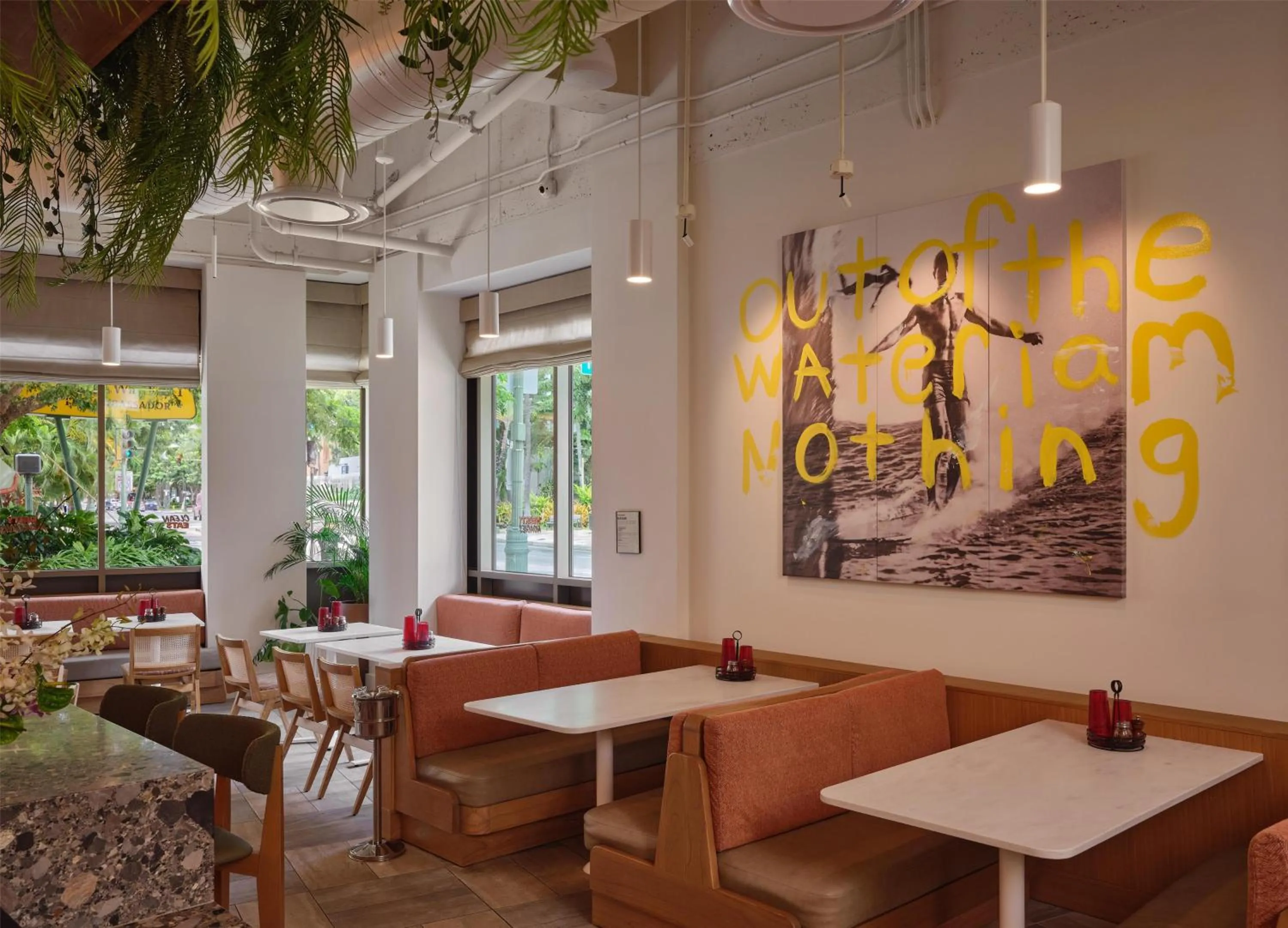 Restaurant/places to eat in The Ambassador of Waikiki, Tapestry Collection by Hilton