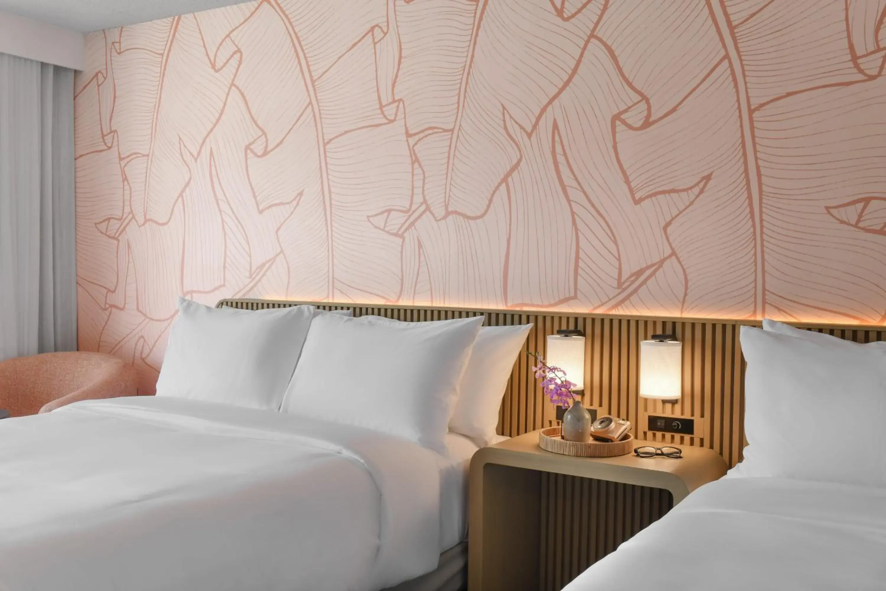 Partial Ocean View with 2 Queens in Romer Waikiki at The Ambassador Partial Ocean View with 2 Queens in Romer Waikiki at The Ambassador