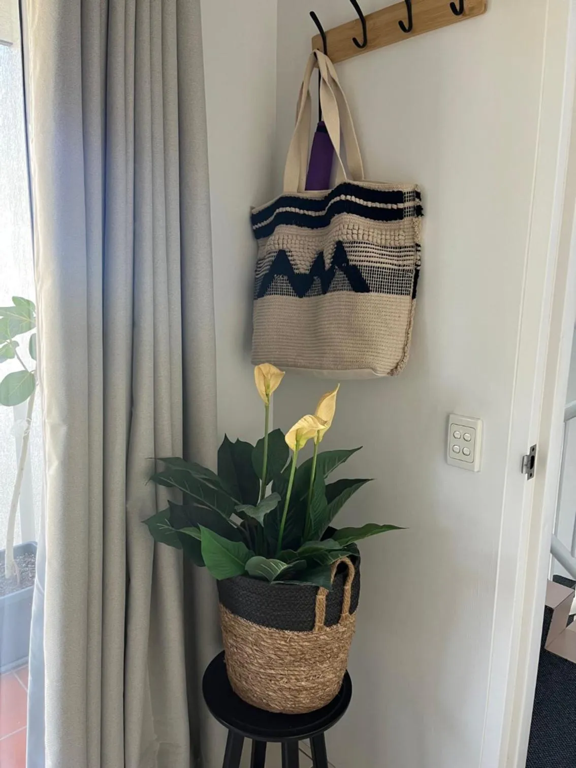 Decorative detail in Sea Mist Palms