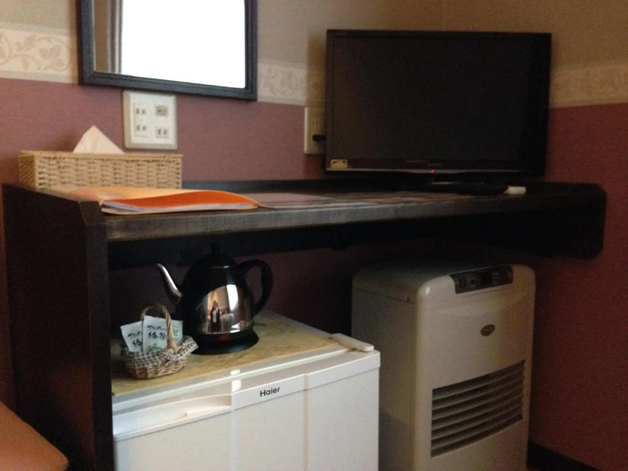 TV and multimedia in Petit Hotel Blaneneige