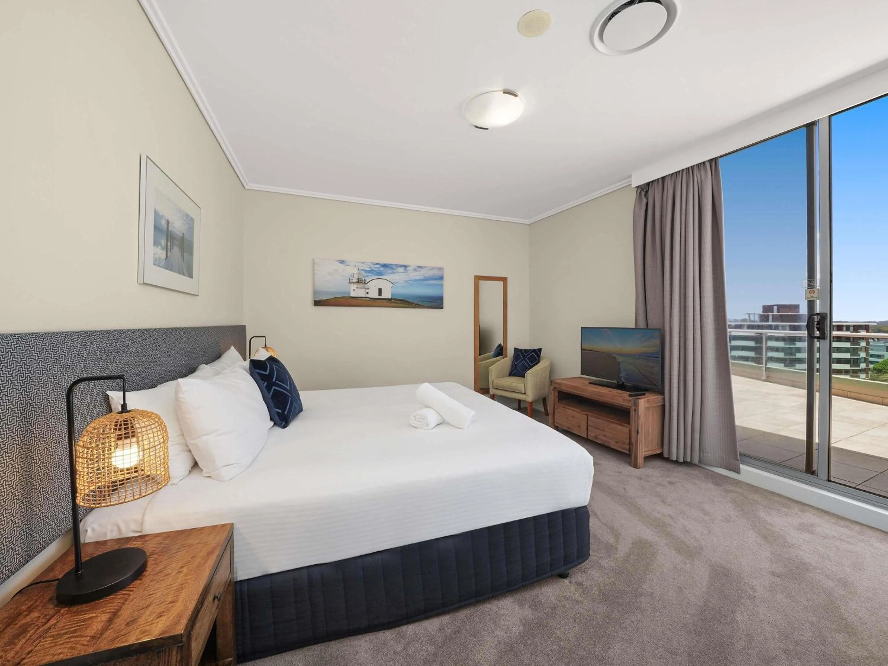 Bedroom, Bed in Mantra The Observatory