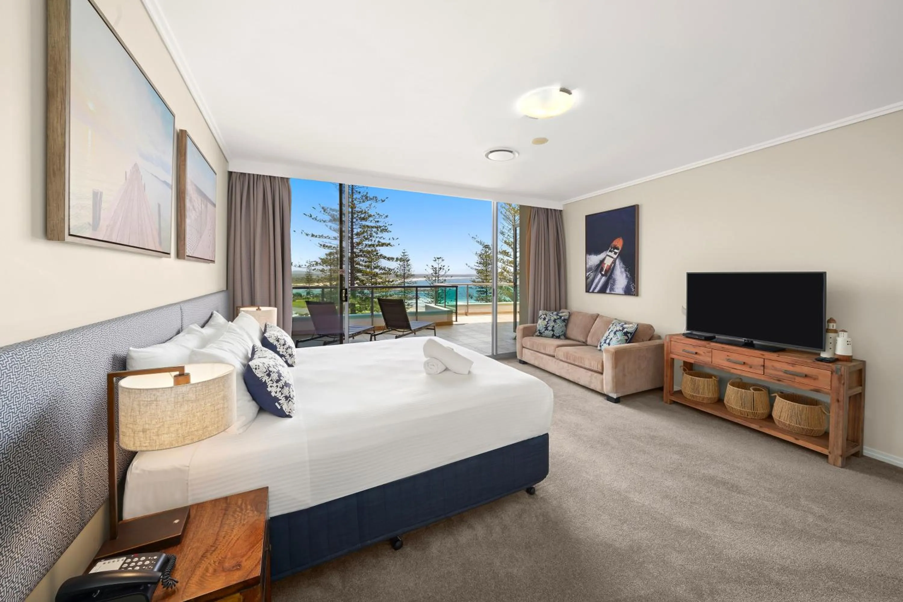 Photo of the whole room, Bed in Mantra The Observatory