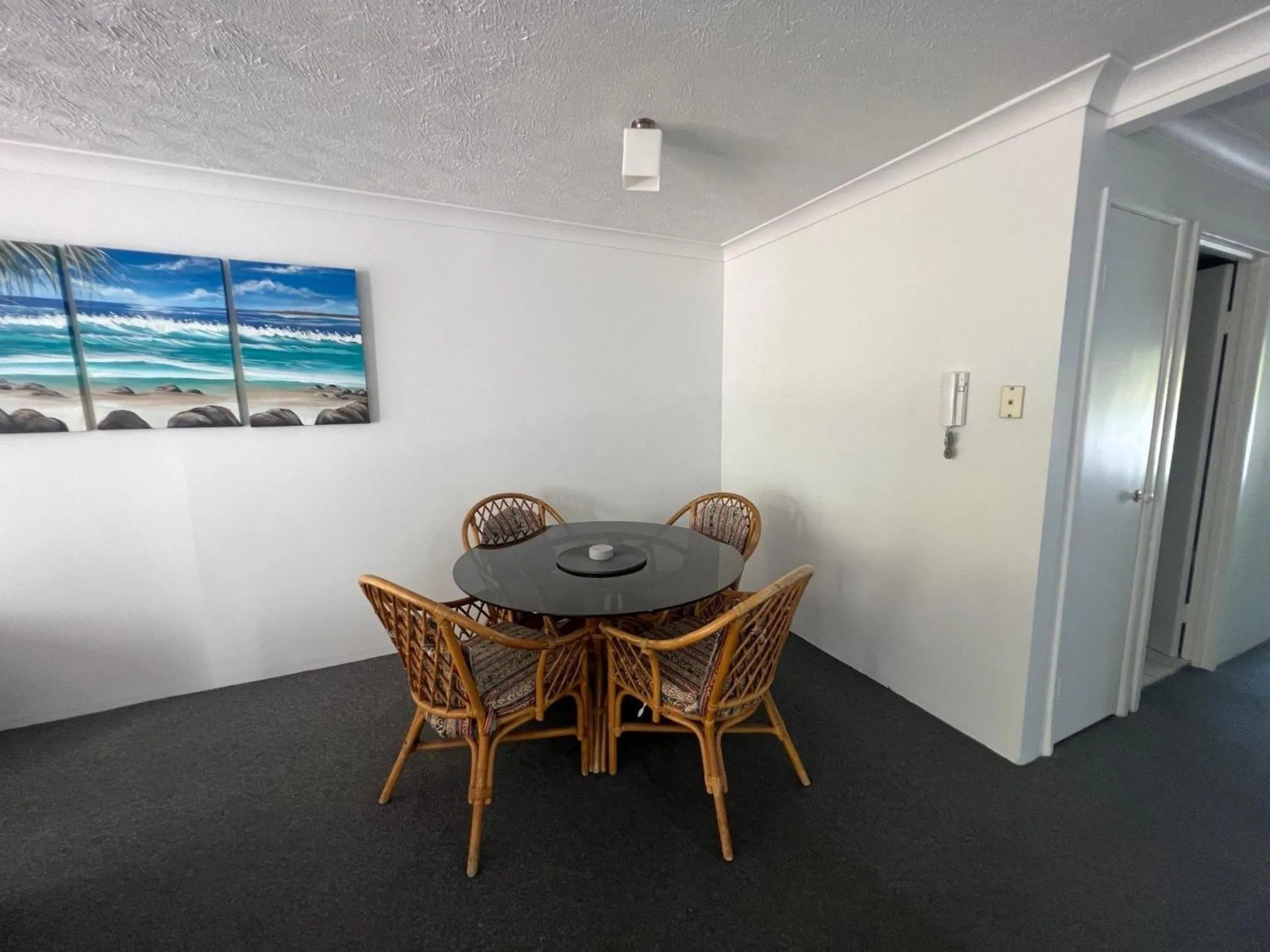 Dining area in Cascade Gardens Apartments