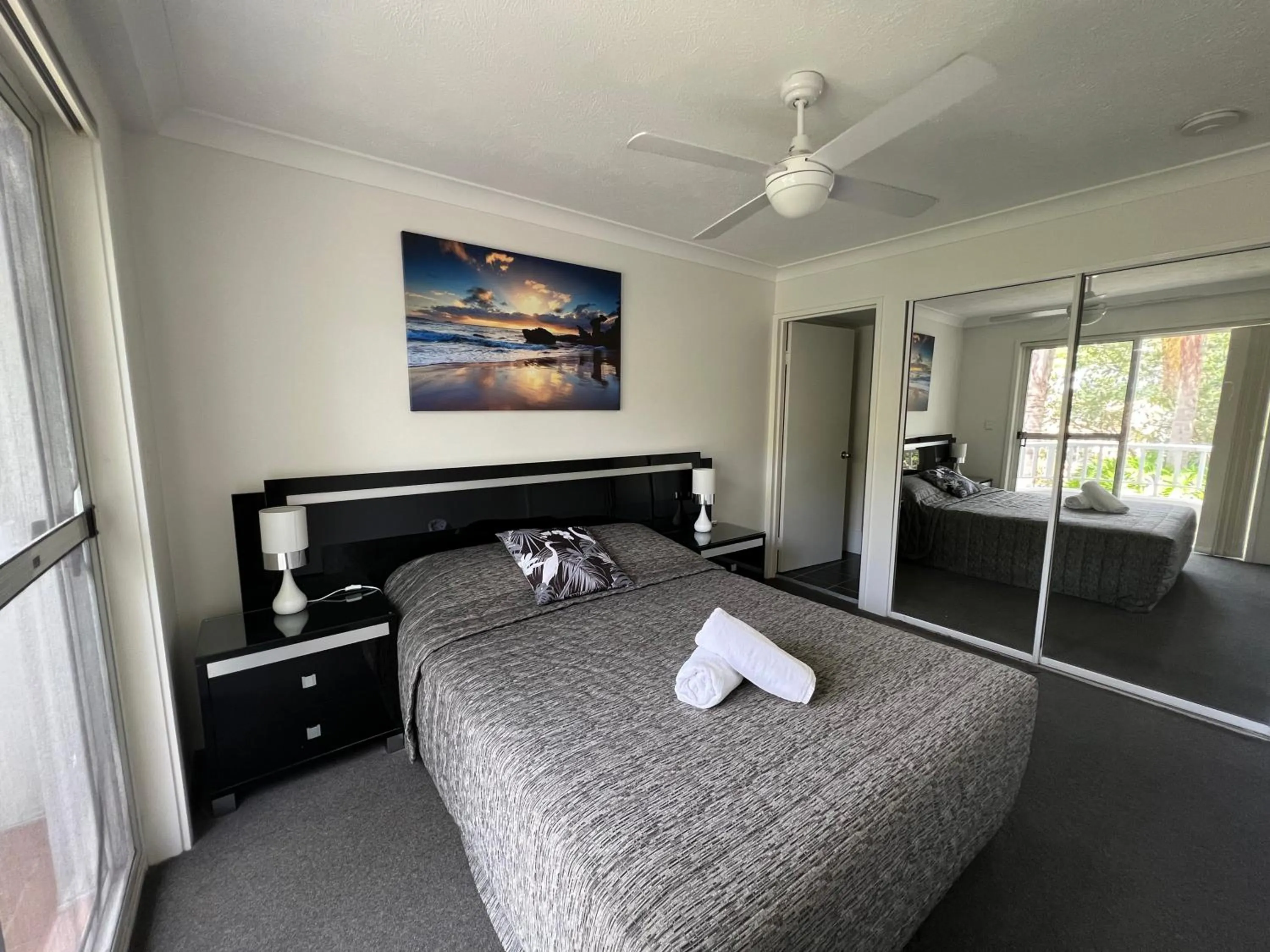 Bedroom, Bed in Cascade Gardens Apartments