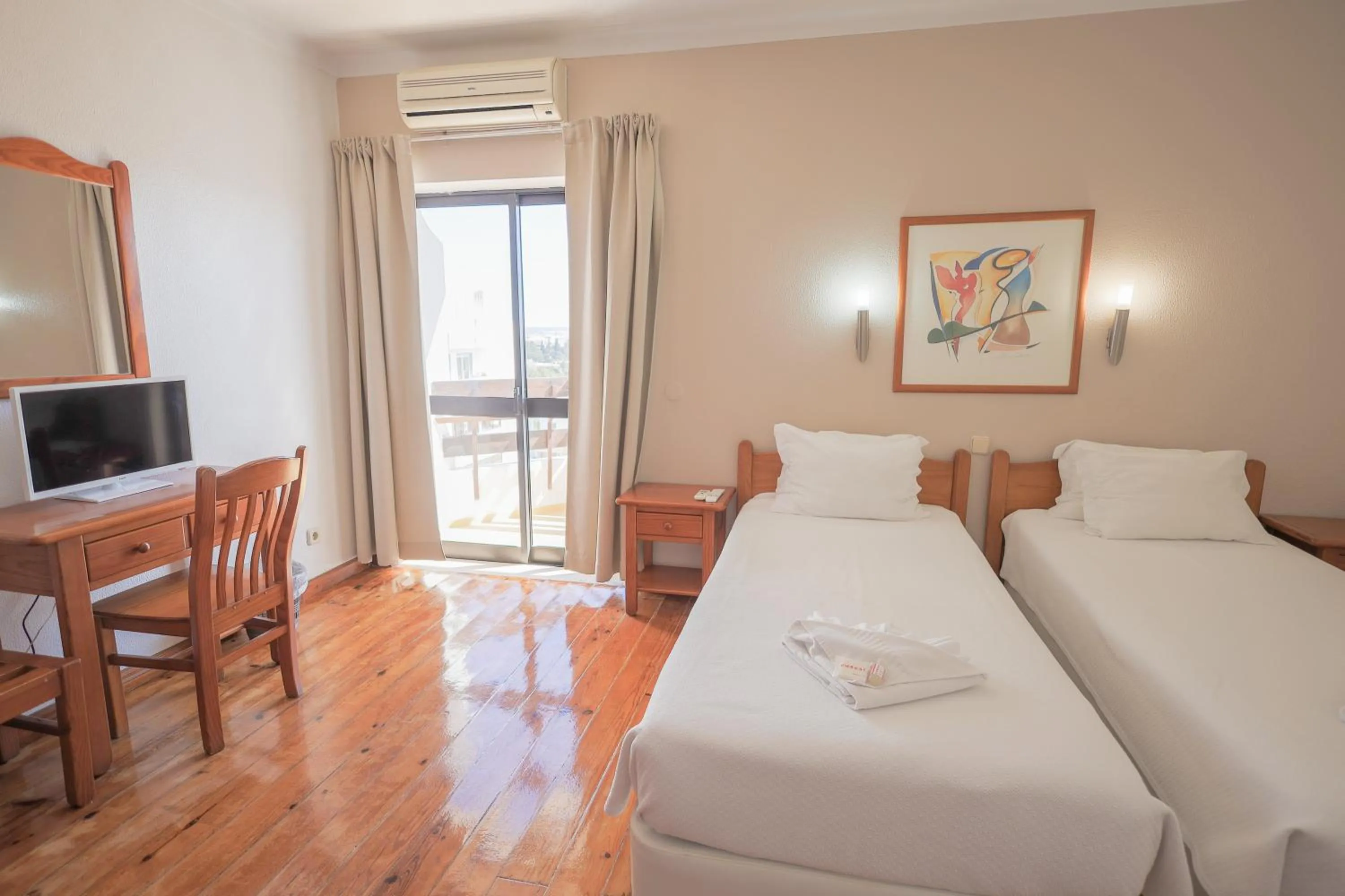 Bed in Portimão Center Hotel by Umbral