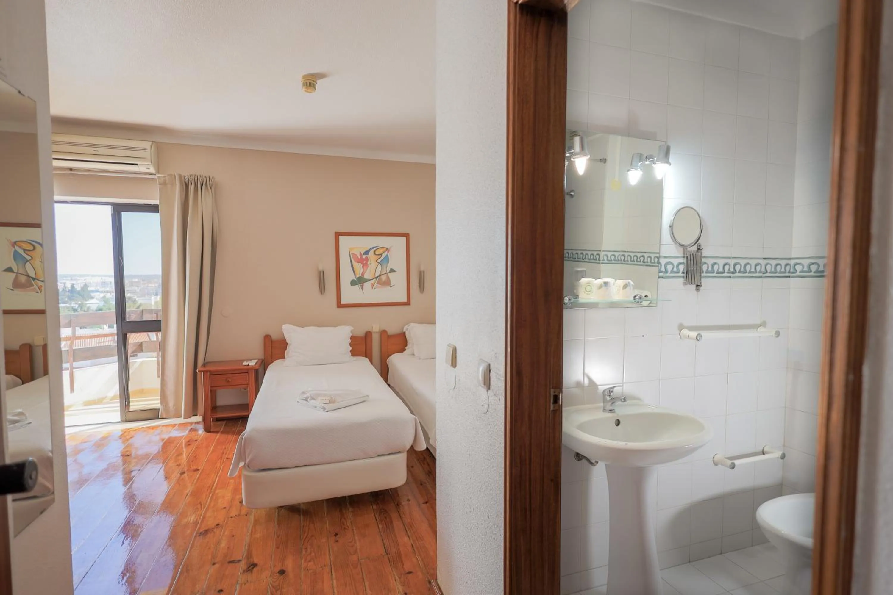 Bed in Portimão Center Hotel by Umbral