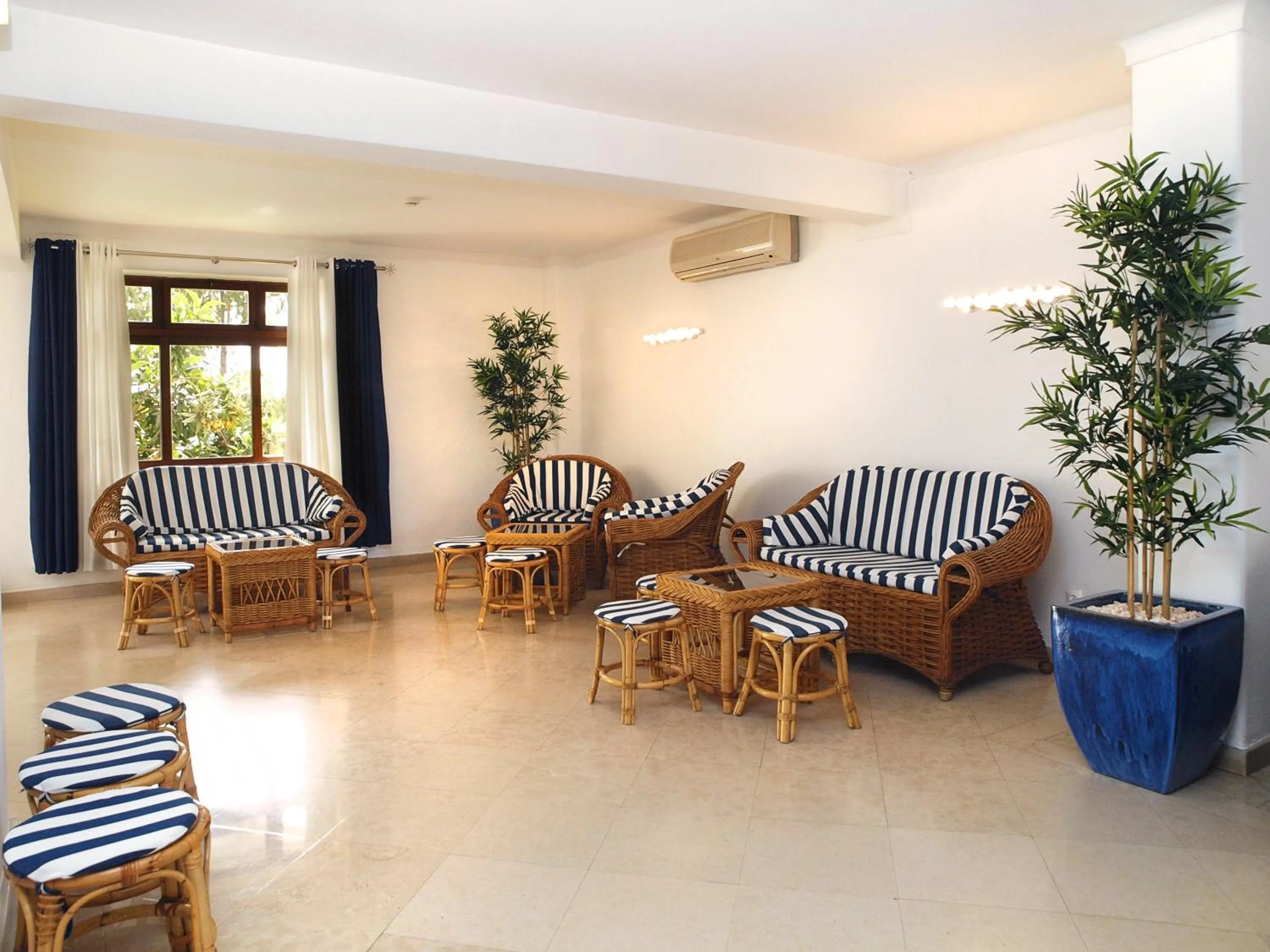 Lounge or bar in Portimão Center Hotel