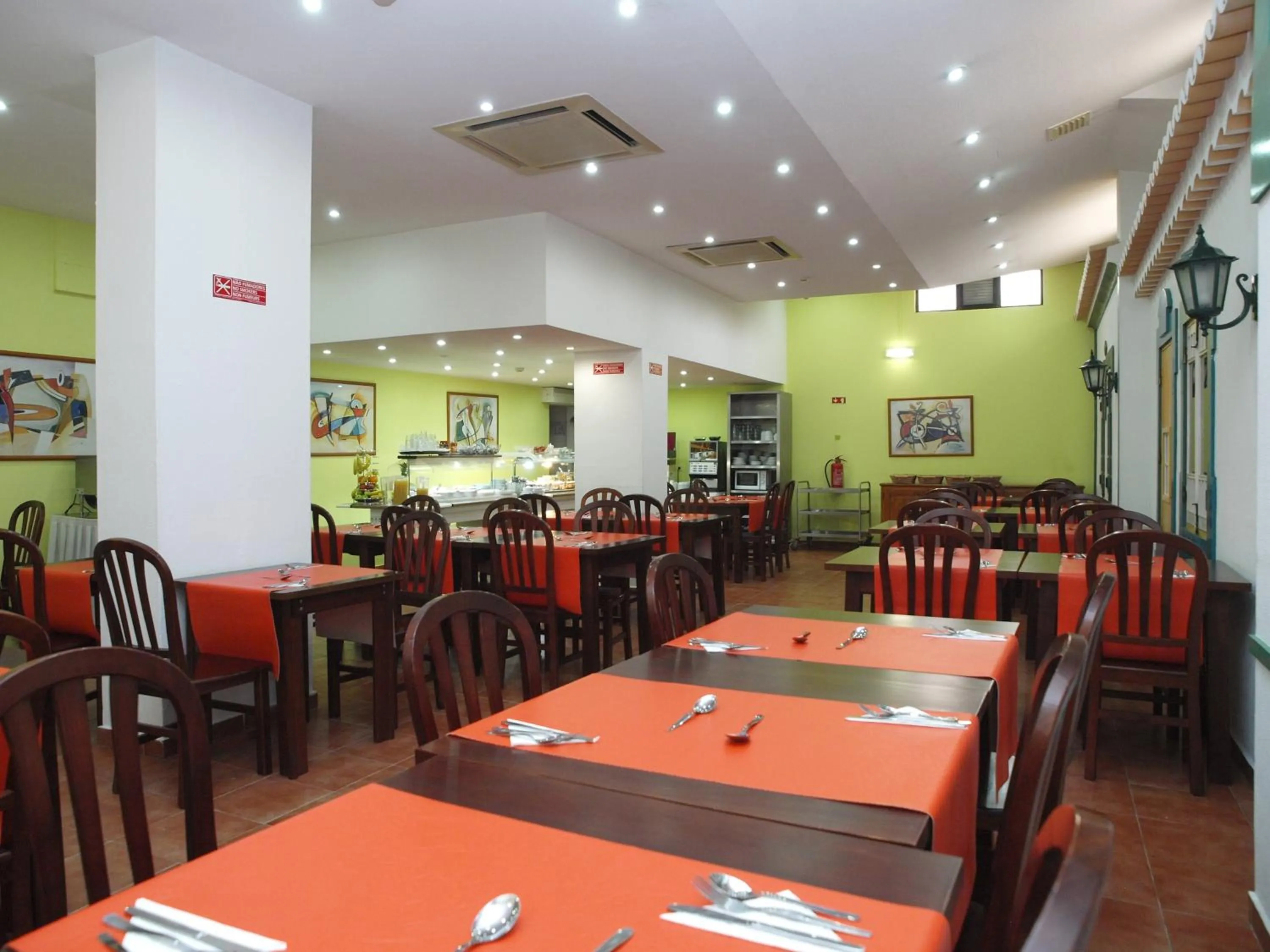 Buffet breakfast in Portimão Center Hotel