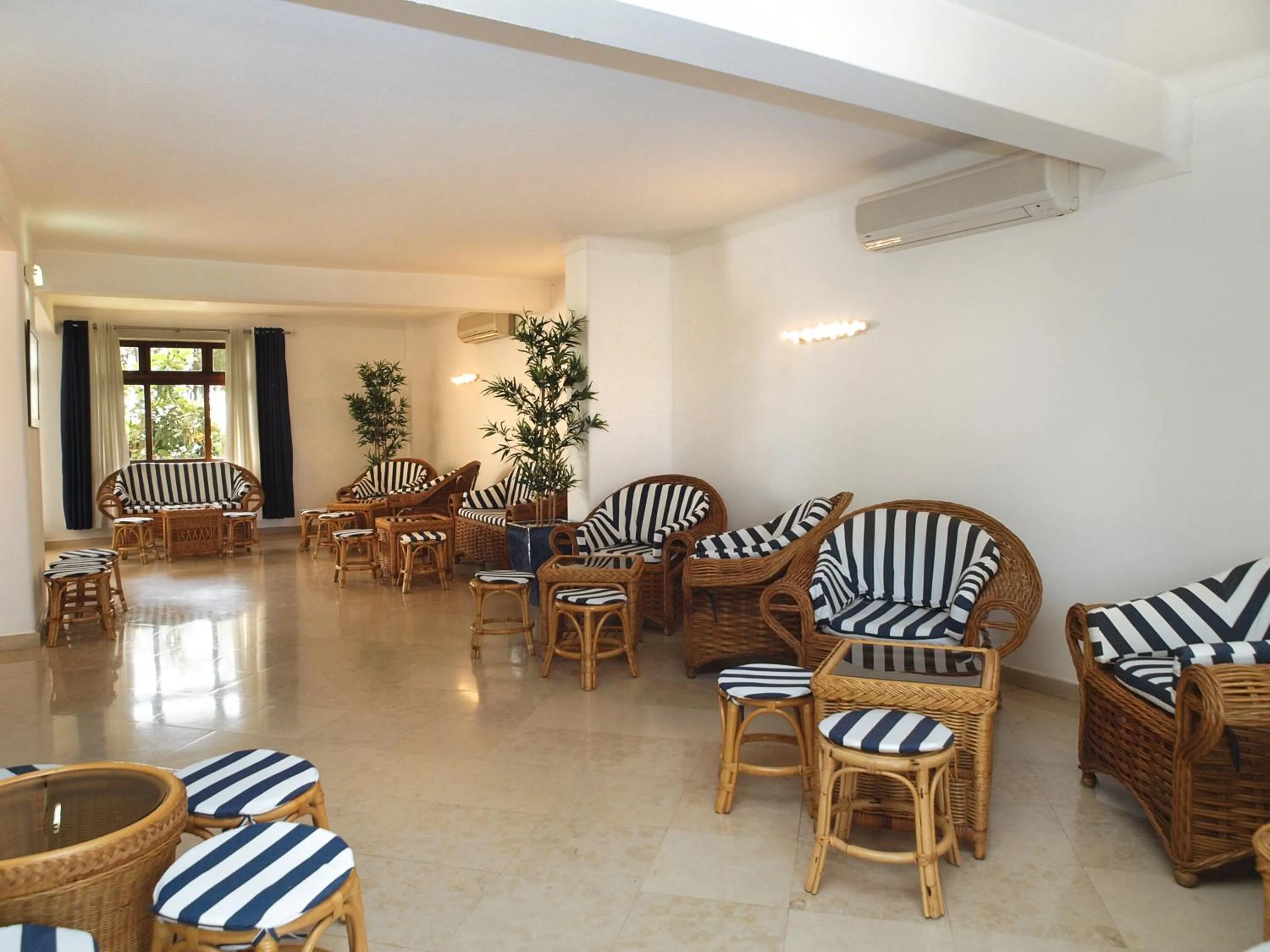 Lounge or bar in Portimão Center Hotel