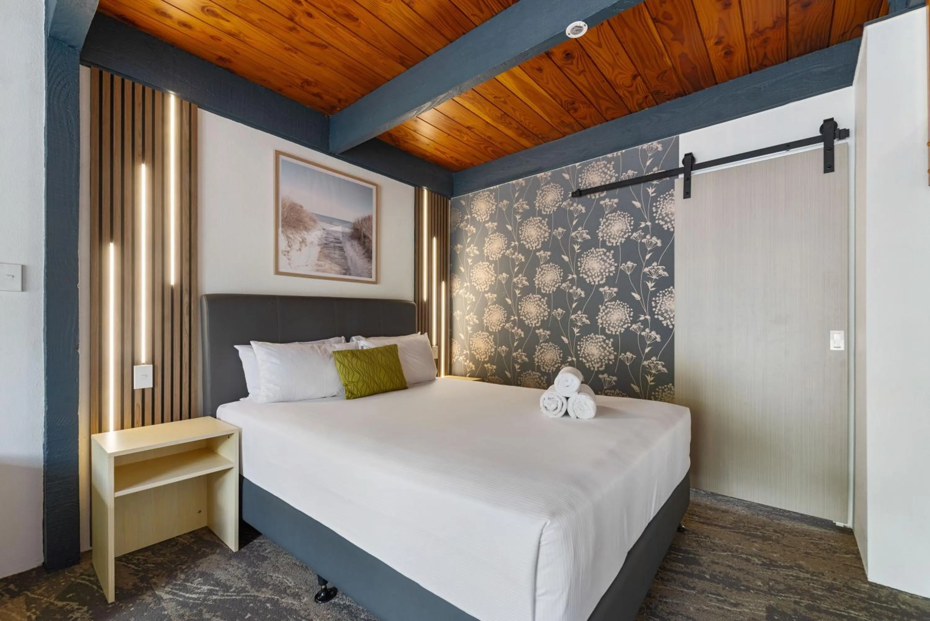 Bed in Wylie Court Motor Lodge