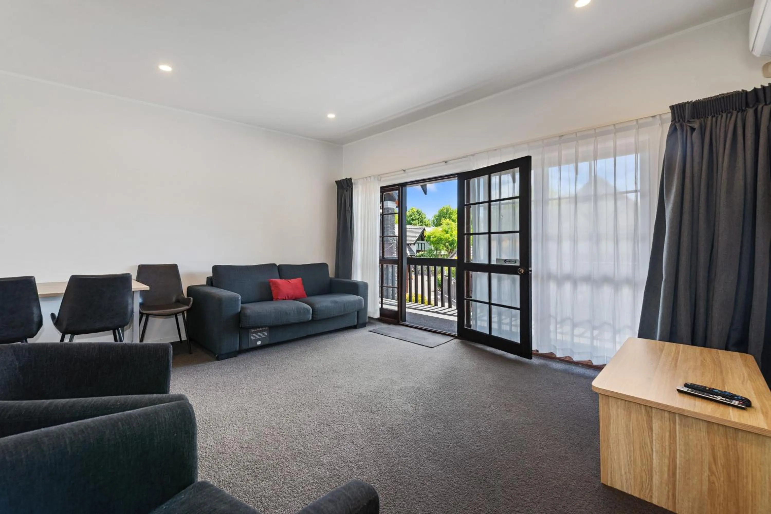 TV and multimedia in Wylie Court Motor Lodge