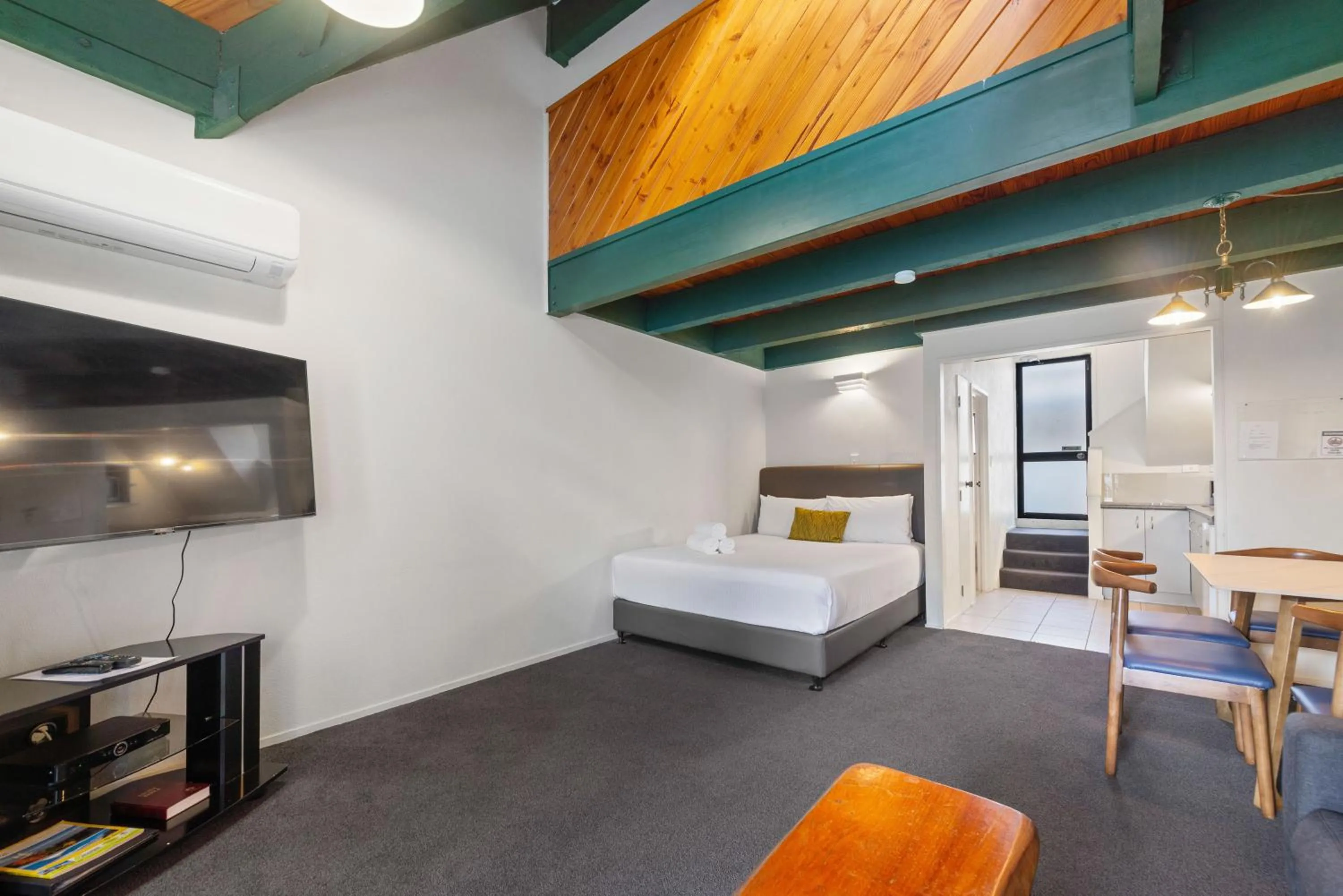 Bed in Wylie Court Motor Lodge