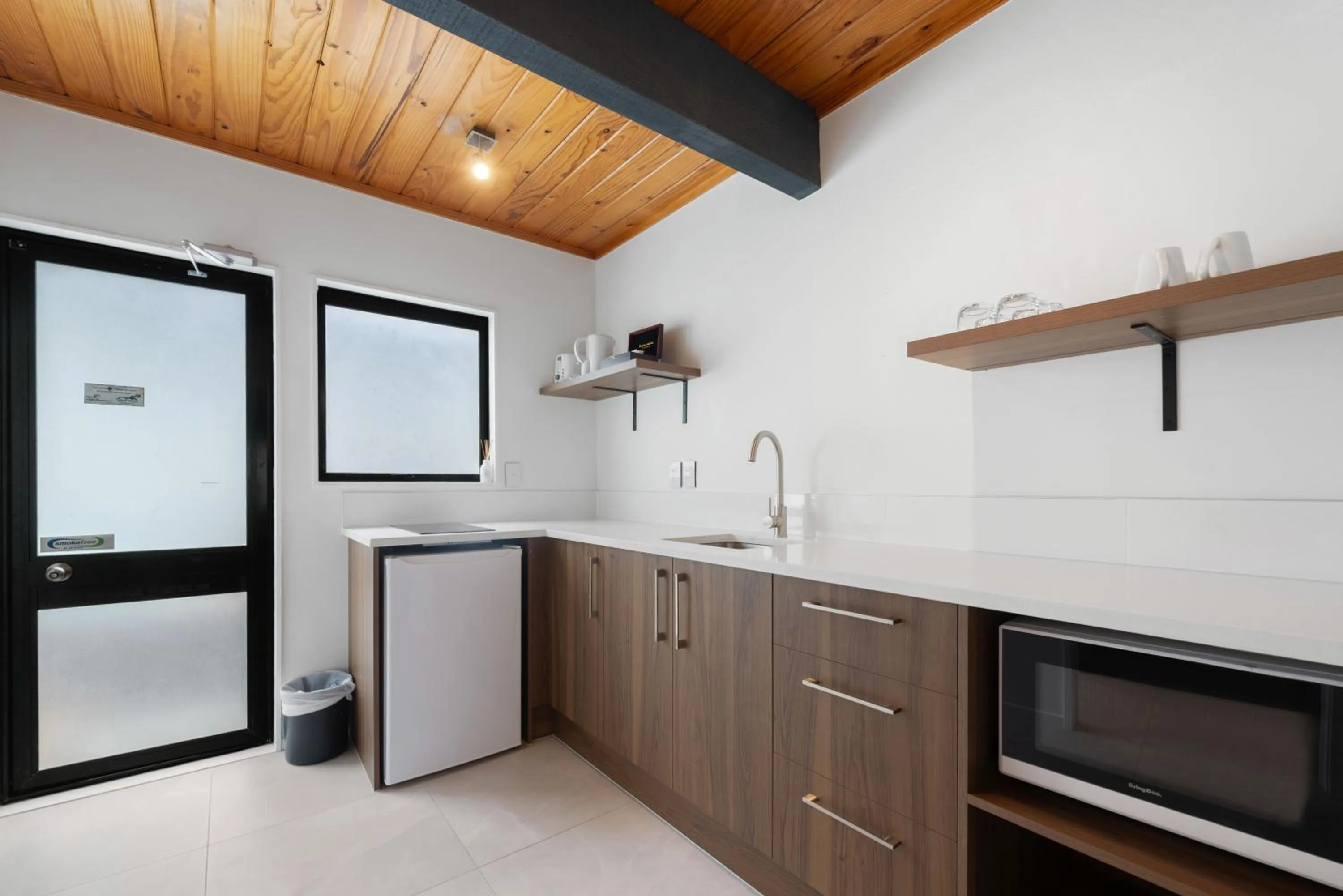 Kitchen or kitchenette in Wylie Court Motor Lodge