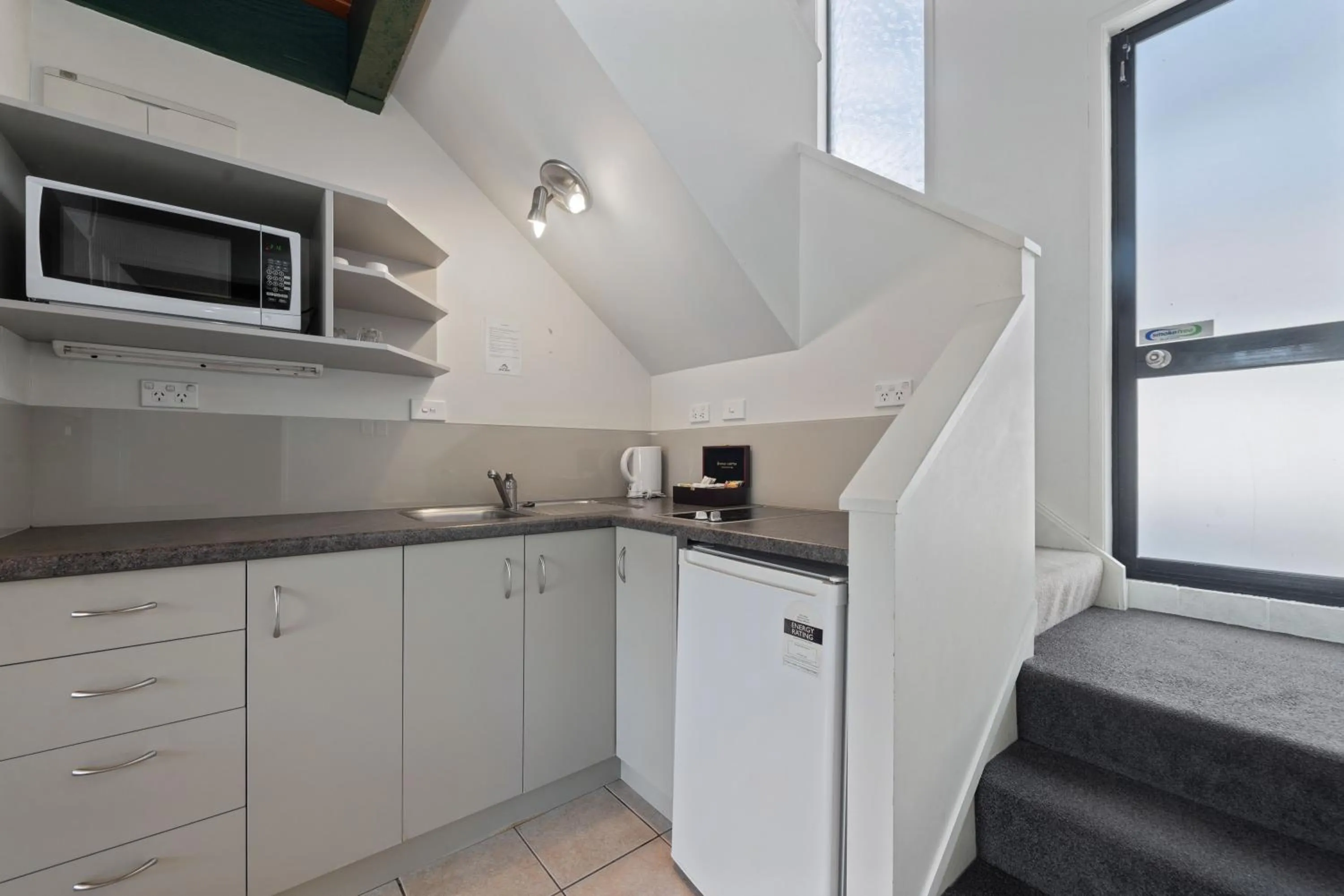 Kitchen or kitchenette in Wylie Court Motor Lodge