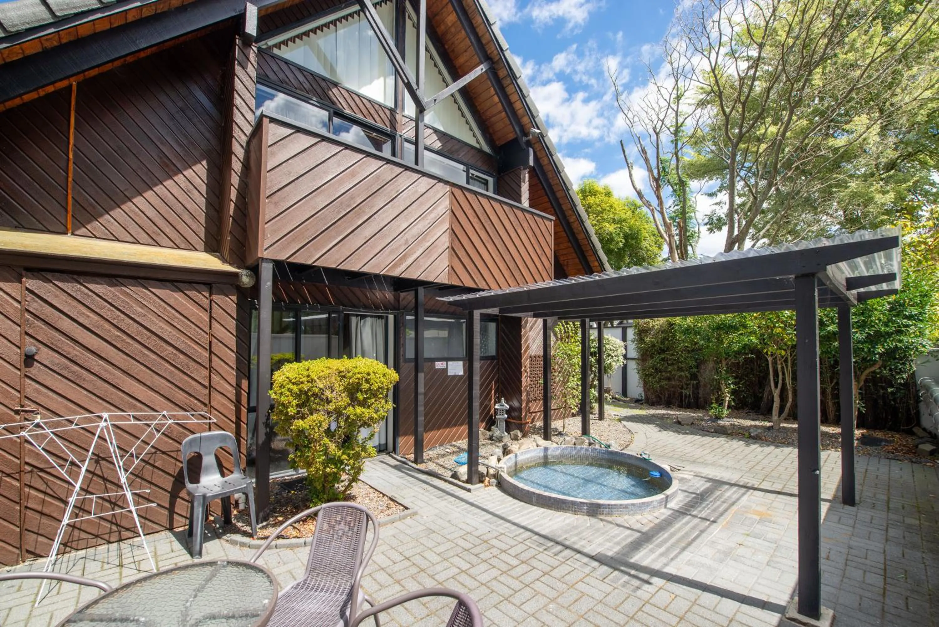 Patio in Wylie Court Motor Lodge