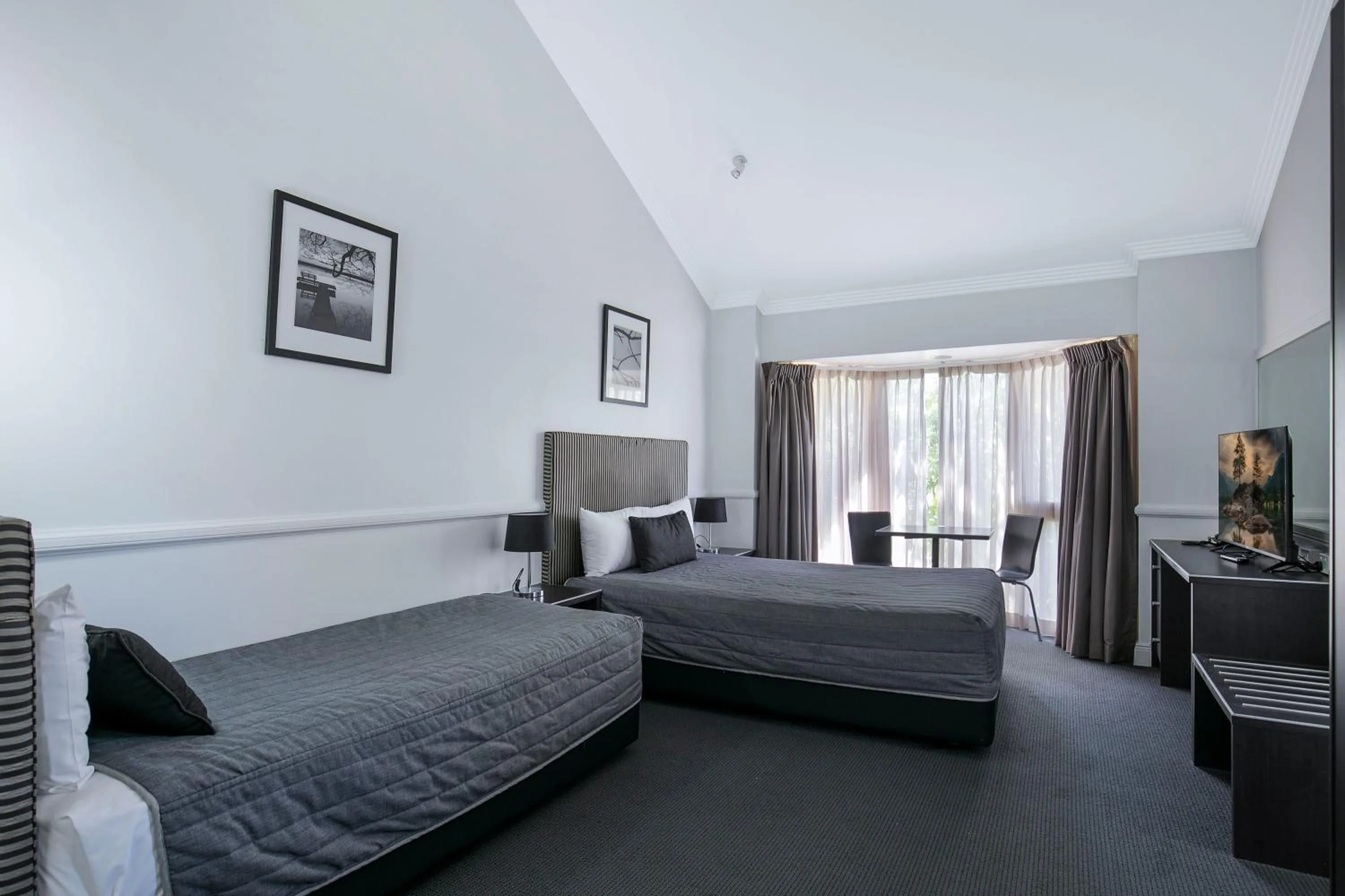 Bed in Comfort Inn & Apartments Northgate Airport