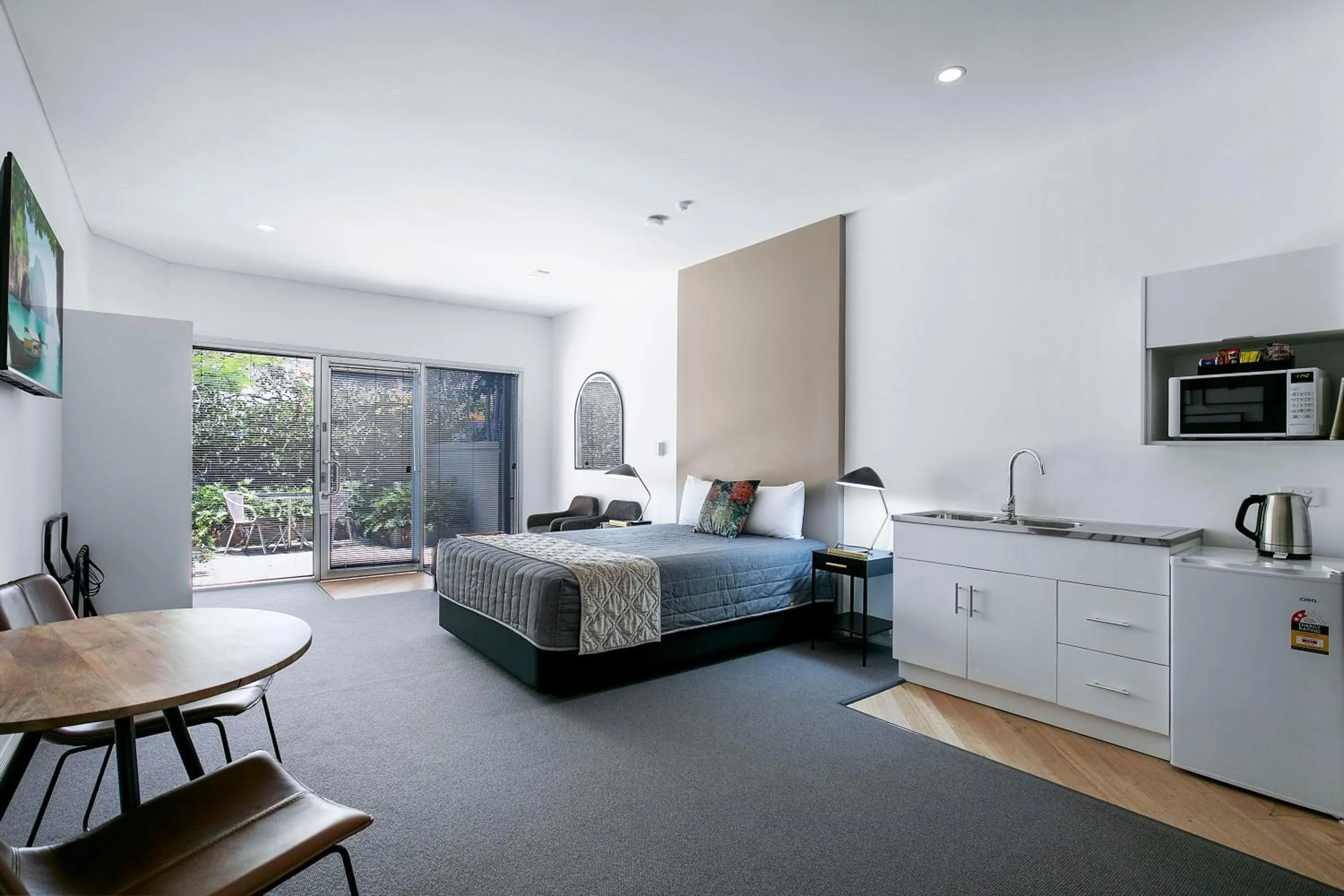 Bed in Comfort Inn & Apartments Northgate Airport