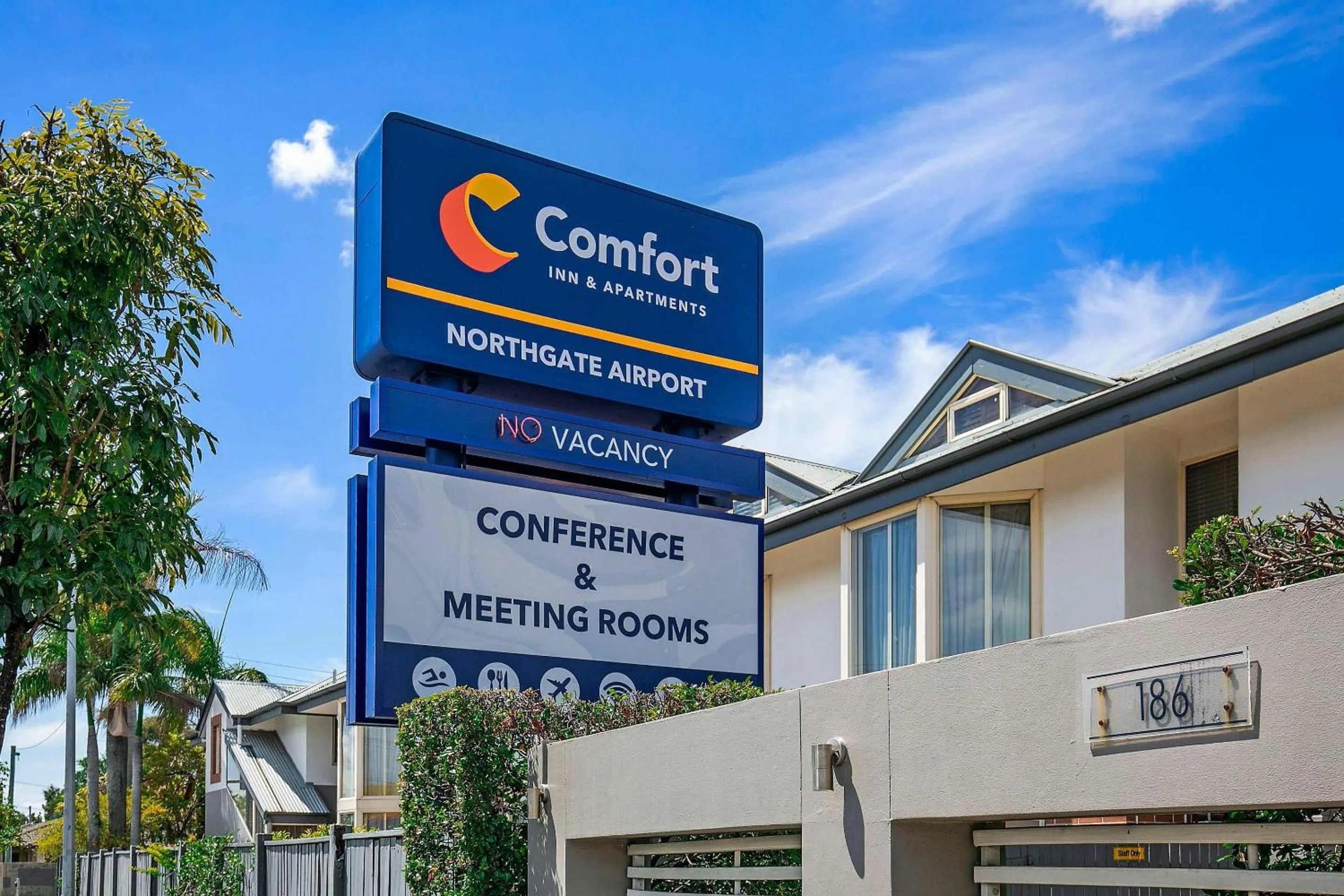 Property building in Comfort Inn & Apartments Northgate Airport