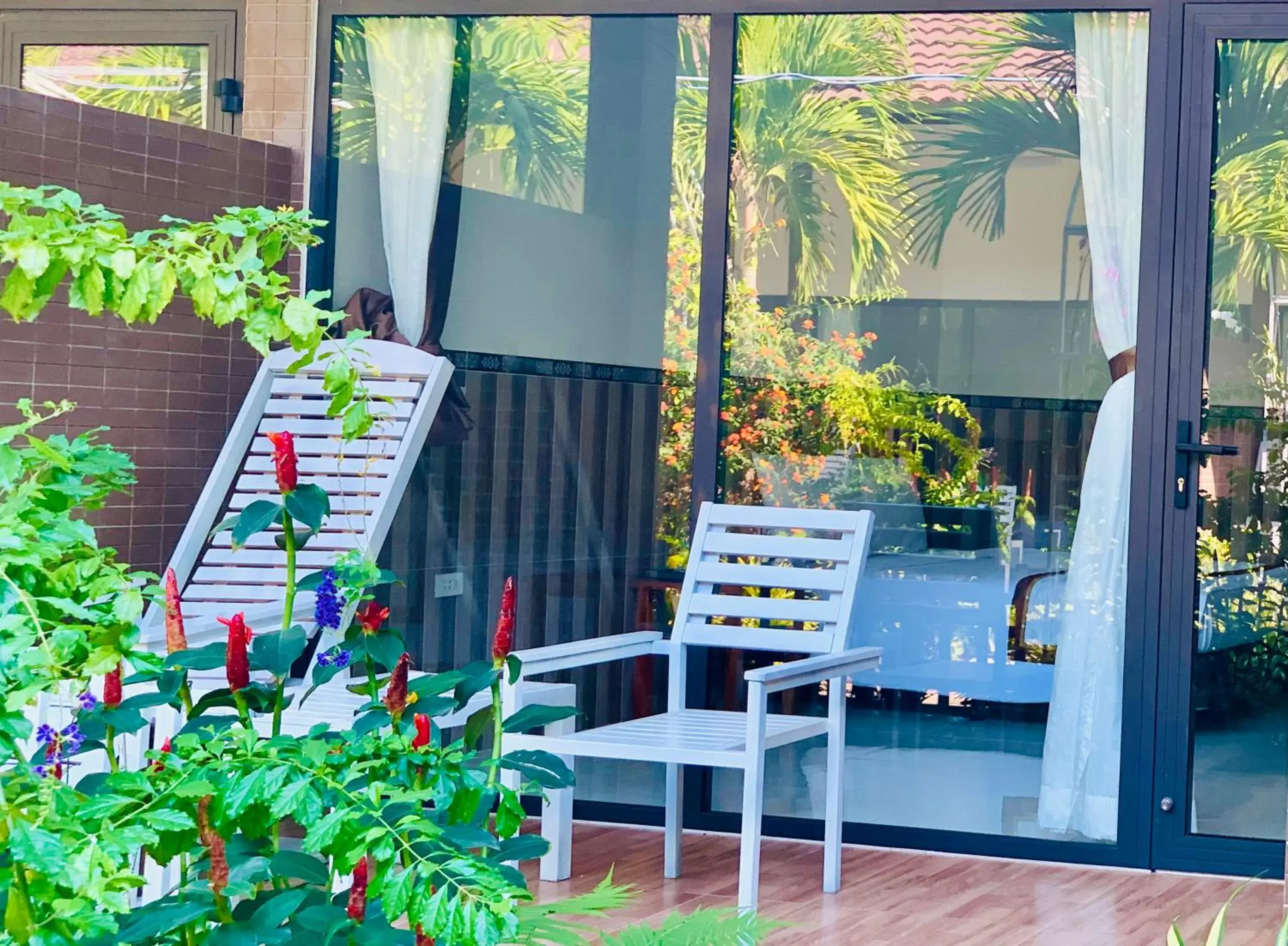 Facade/entrance in Canary Bungalow Facade/entrance in Canary Bungalow