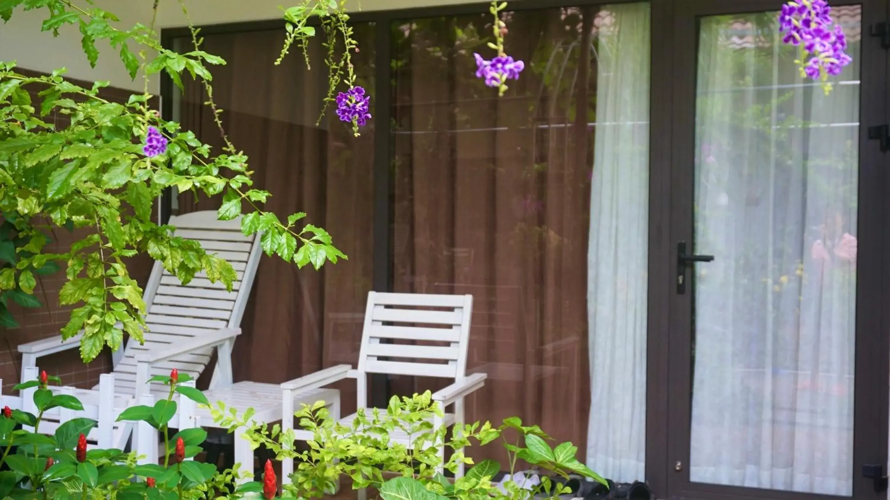 Facade/entrance in Canary Bungalow Facade/entrance in Canary Bungalow