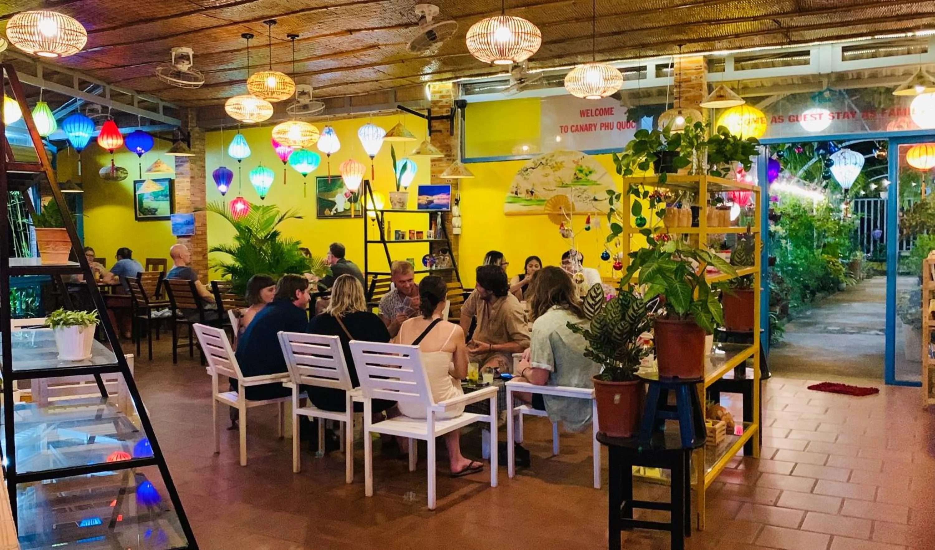 Restaurant/places to eat in Canary Bungalow