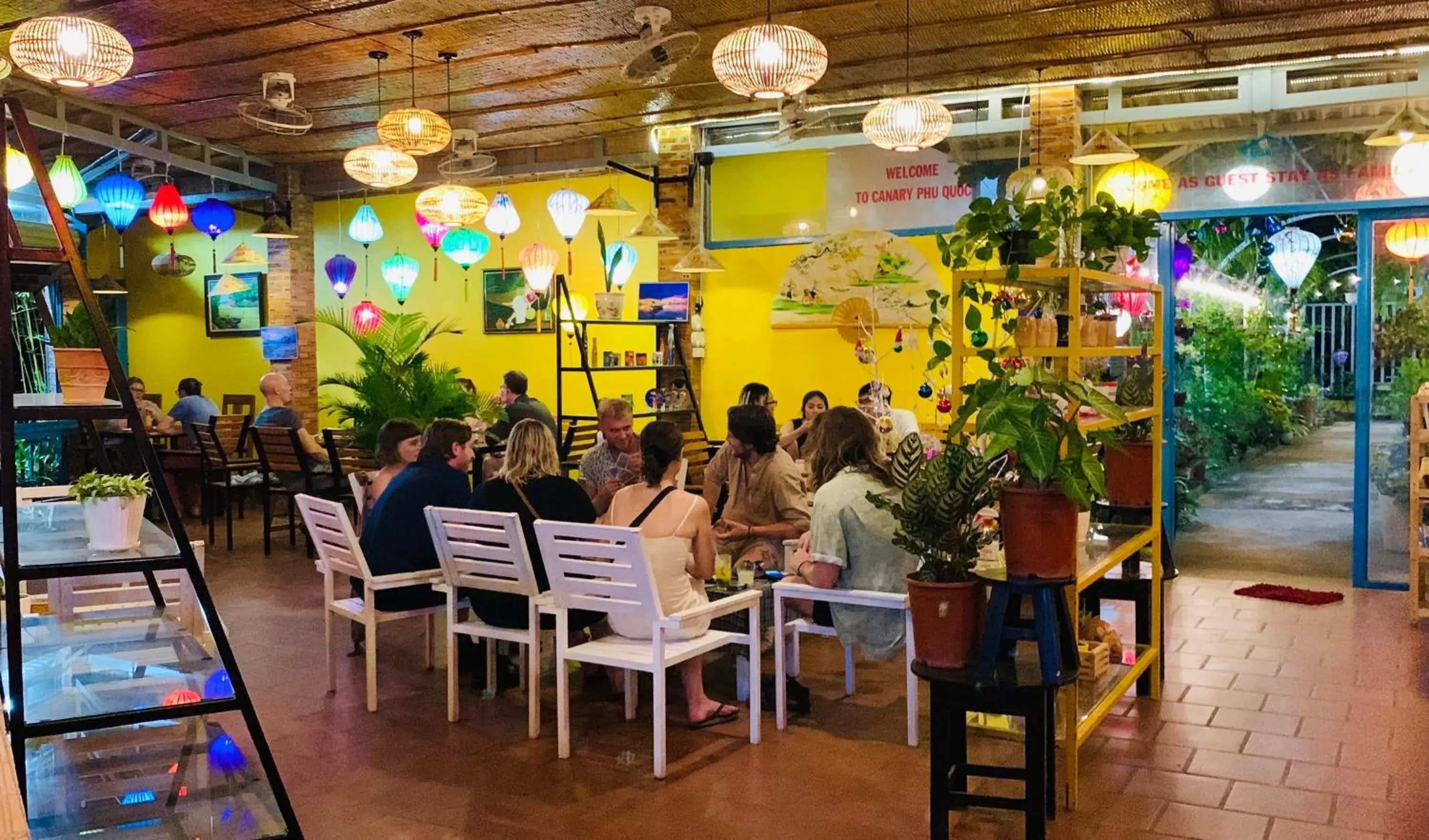 Restaurant/places to eat in Canary Bungalow Restaurant/places to eat in Canary Bungalow