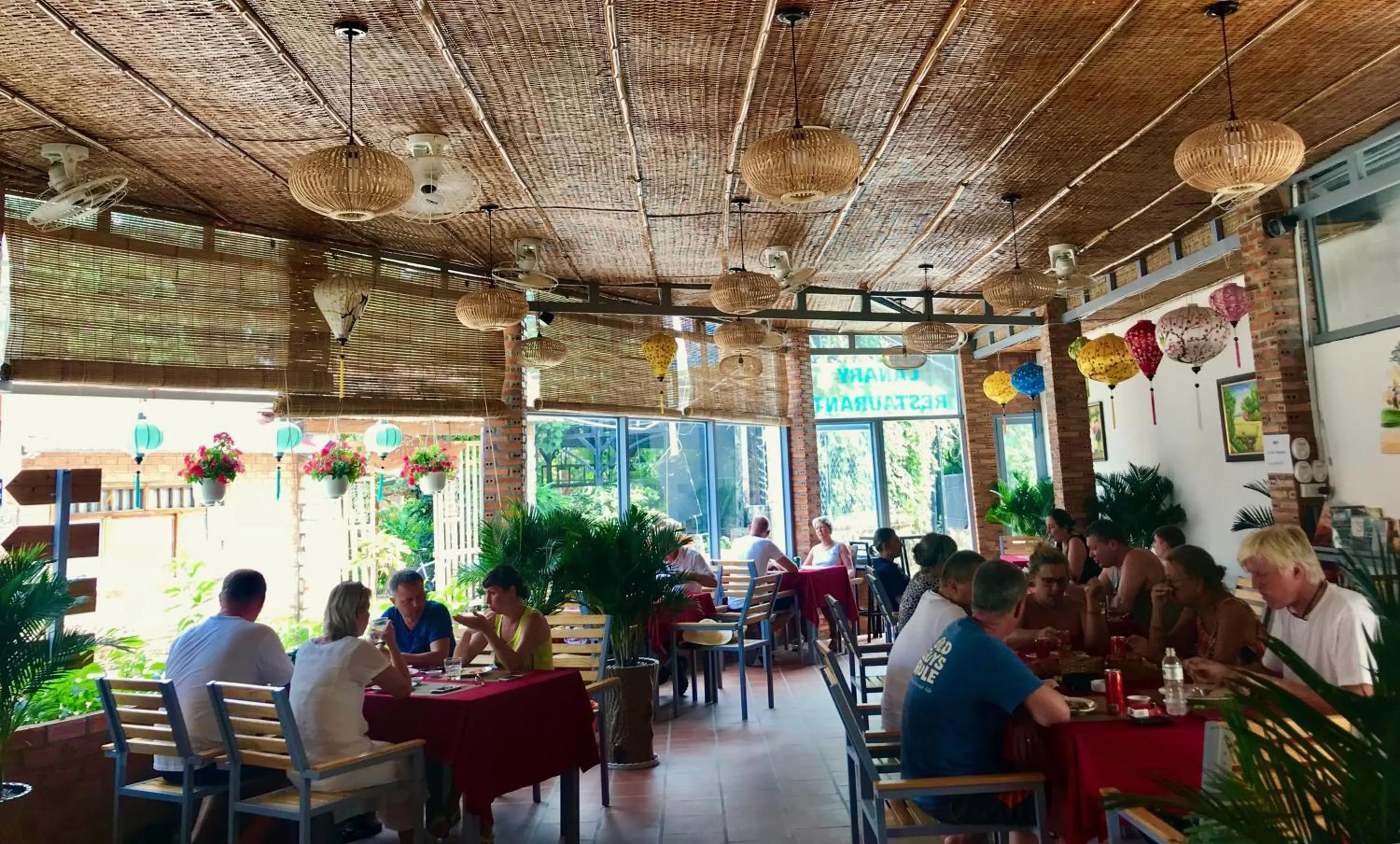 Restaurant/places to eat in Canary Bungalow