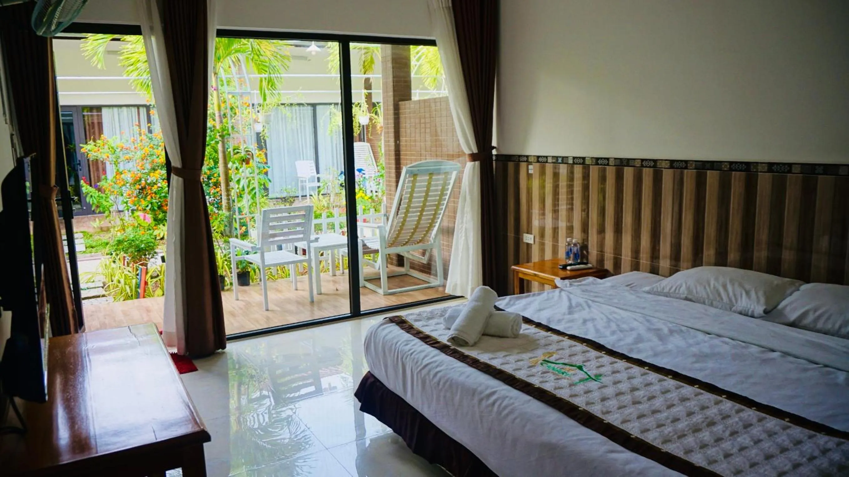 Bed in Canary Bungalow