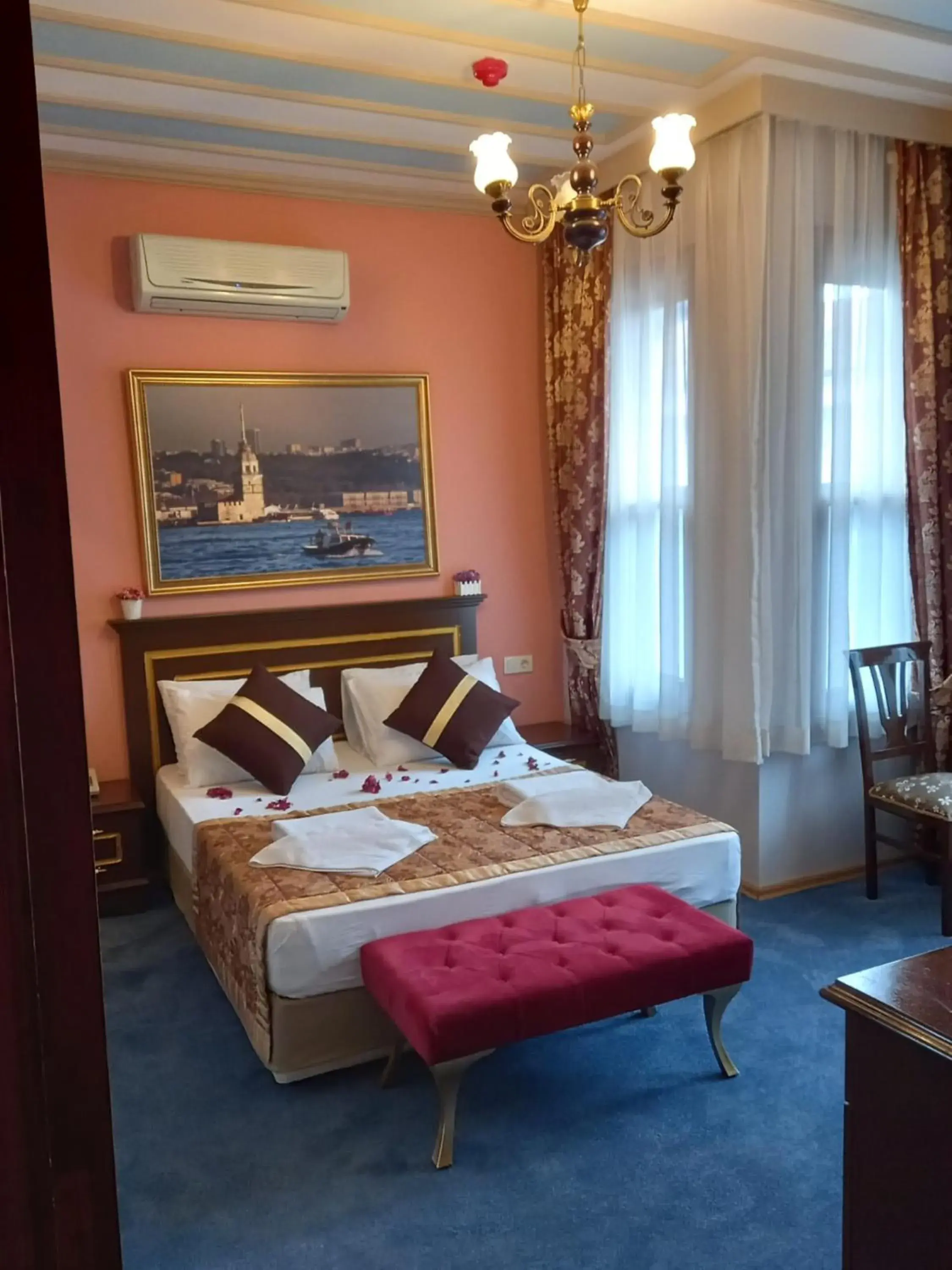 Standard Double Room in Emirhan Hotel, Sultanahmet Standard Double Room in Emirhan Hotel, Sultanahmet