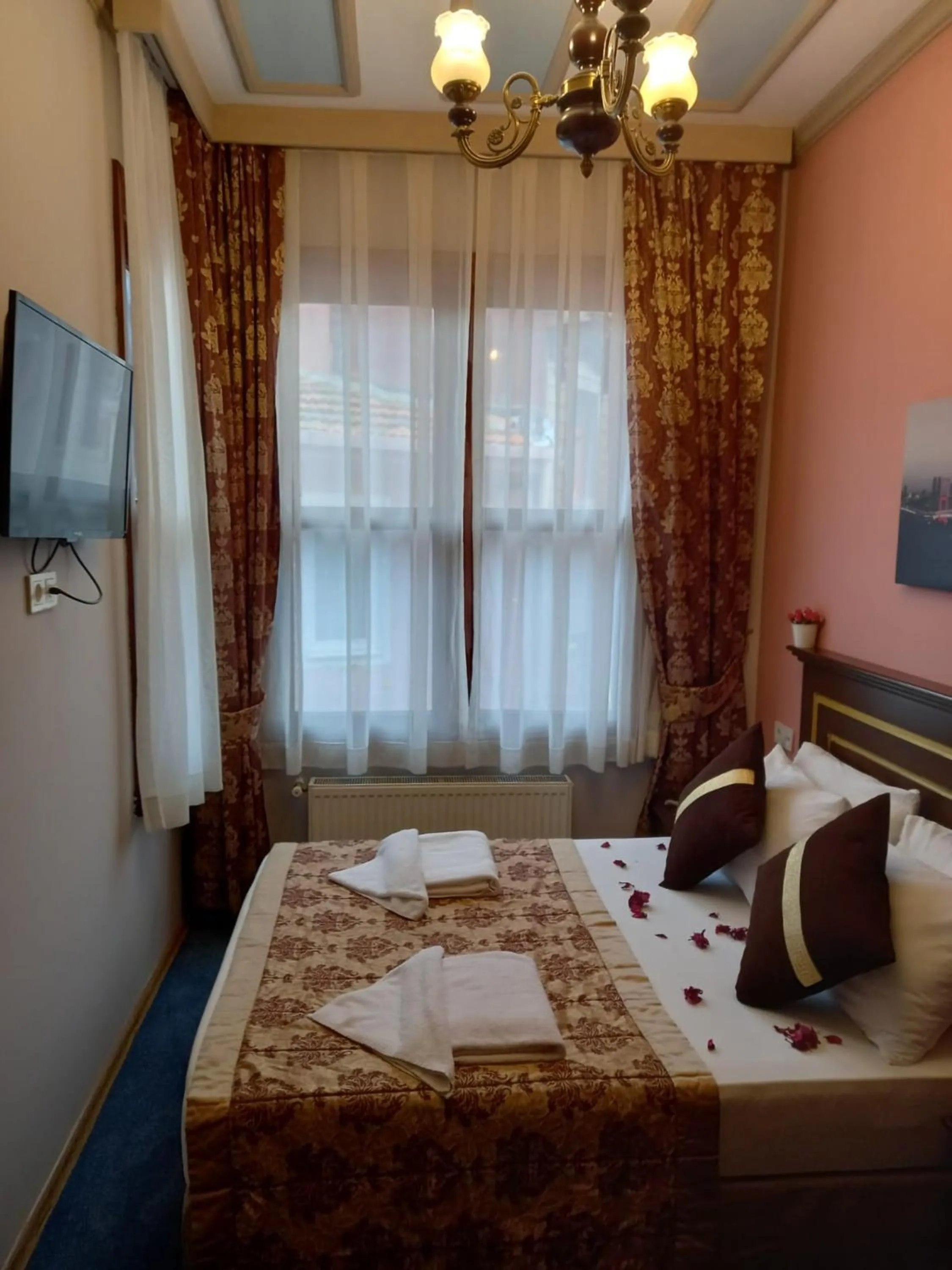 Bed in Emirhan Hotel, Sultanahmet