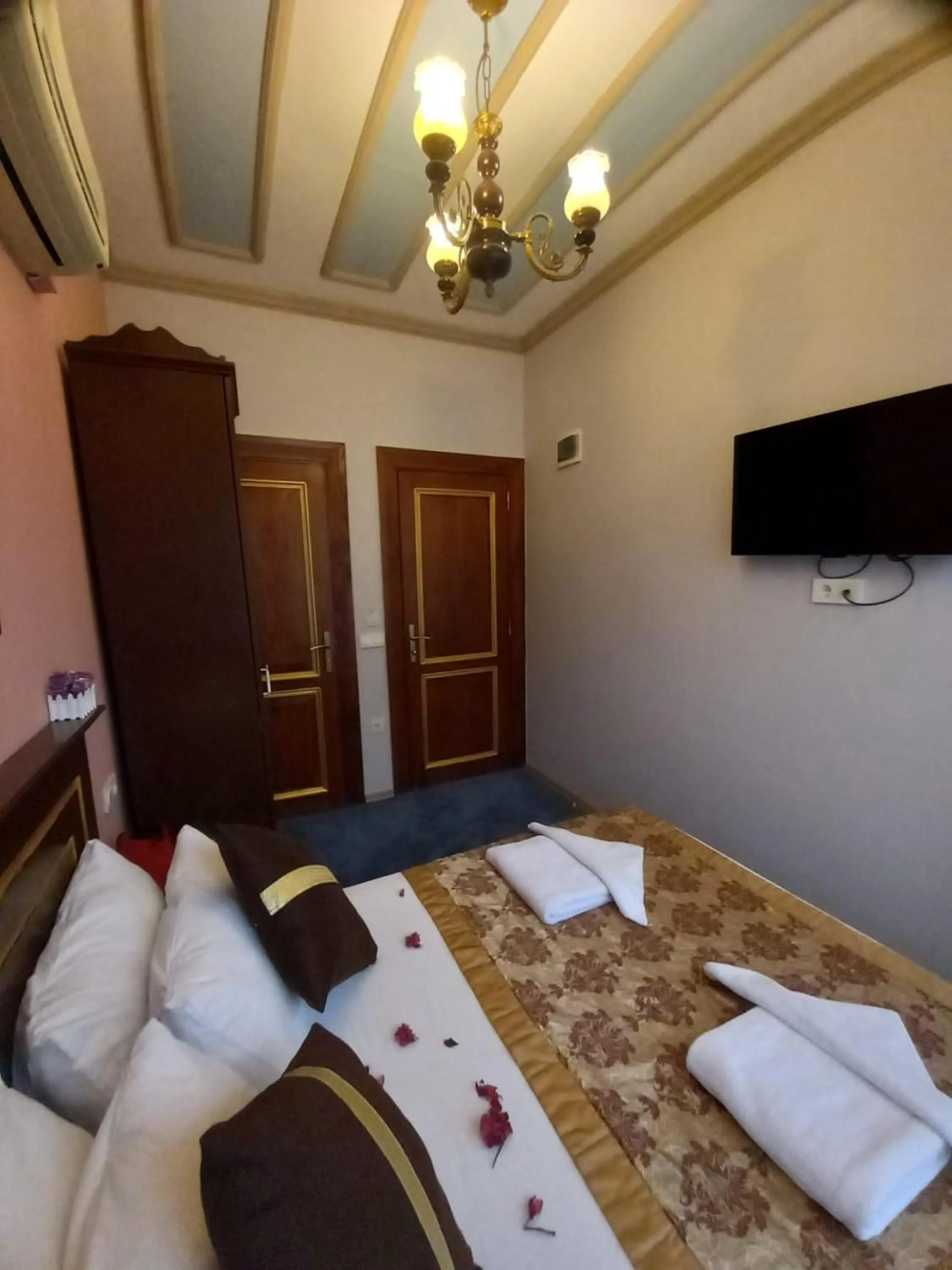 Bedroom, Bed in Emirhan Hotel, Sultanahmet