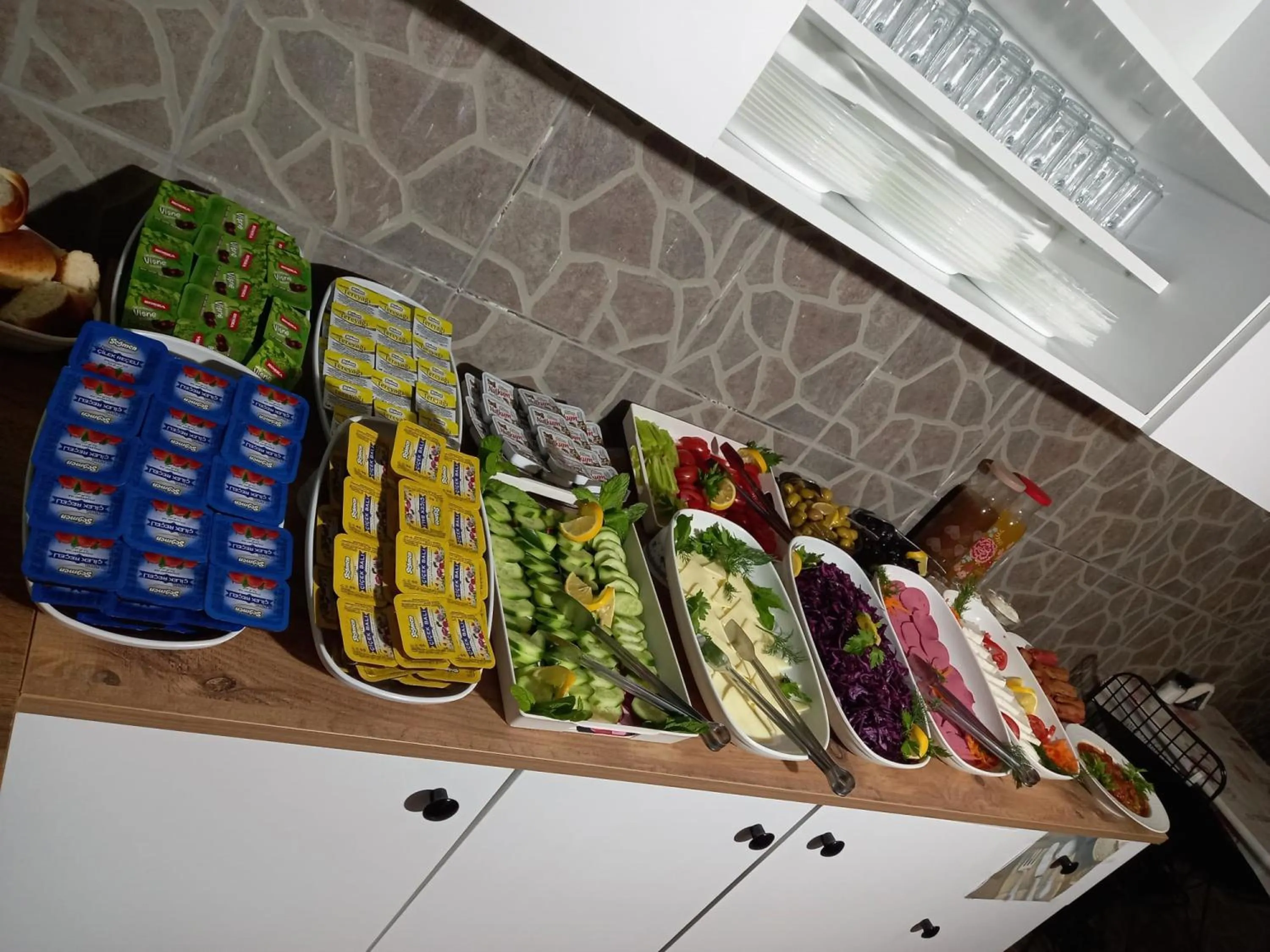 Breakfast in Emirhan Hotel, Sultanahmet