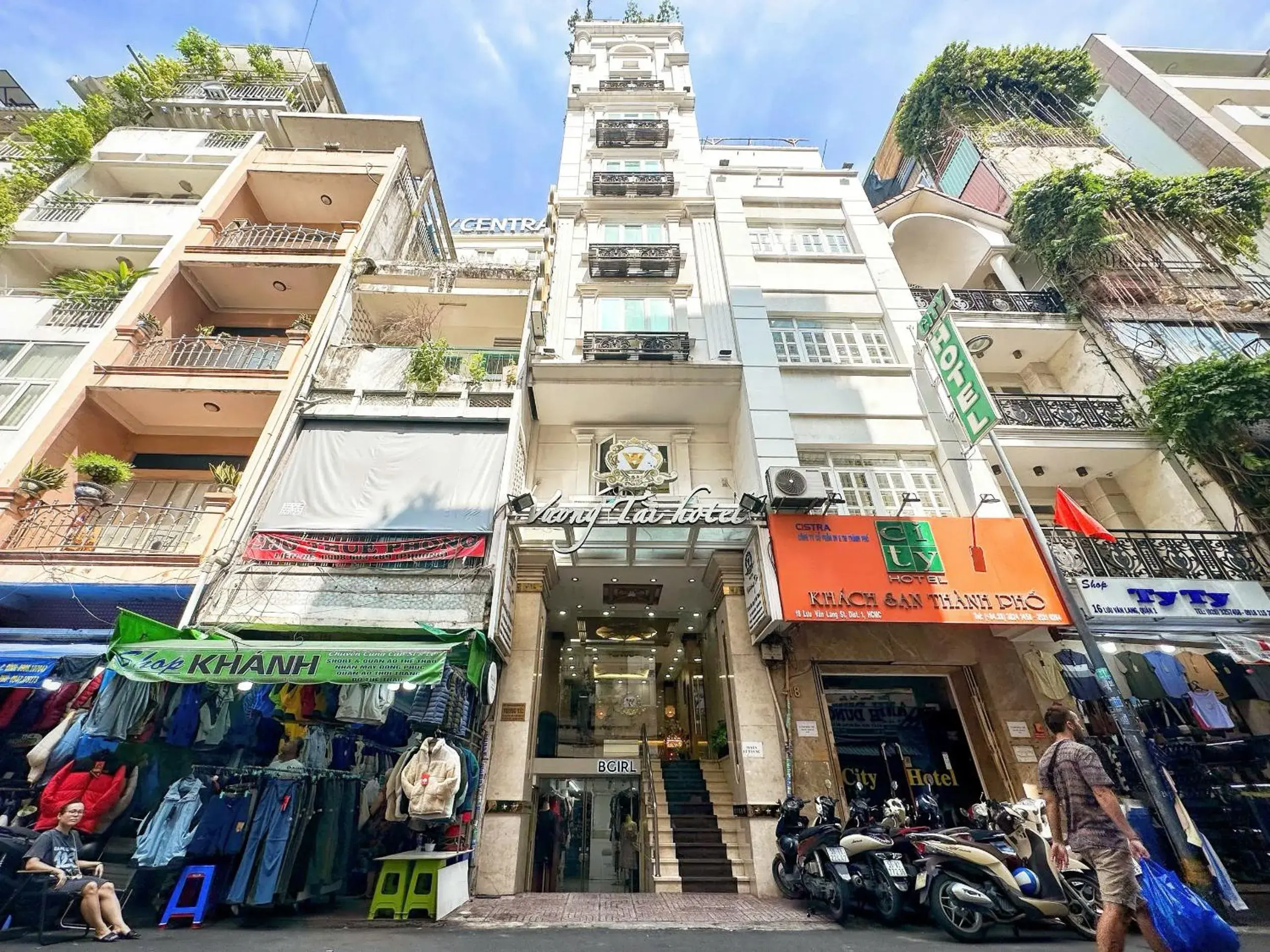 Street view in Vuong Tai Hotel Street view in Vuong Tai Hotel