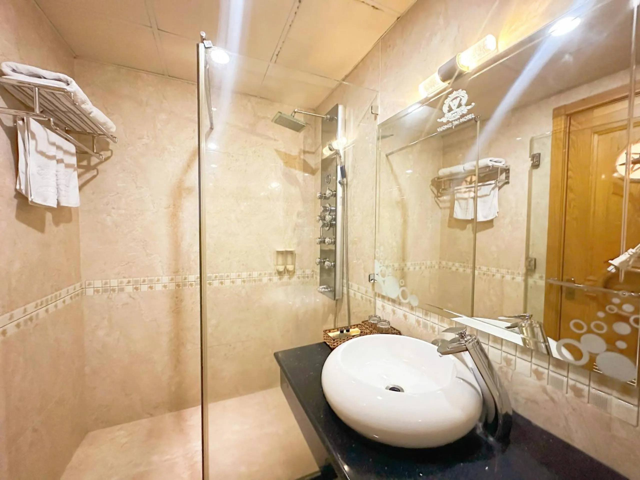 Bathroom in Vuong Tai Hotel