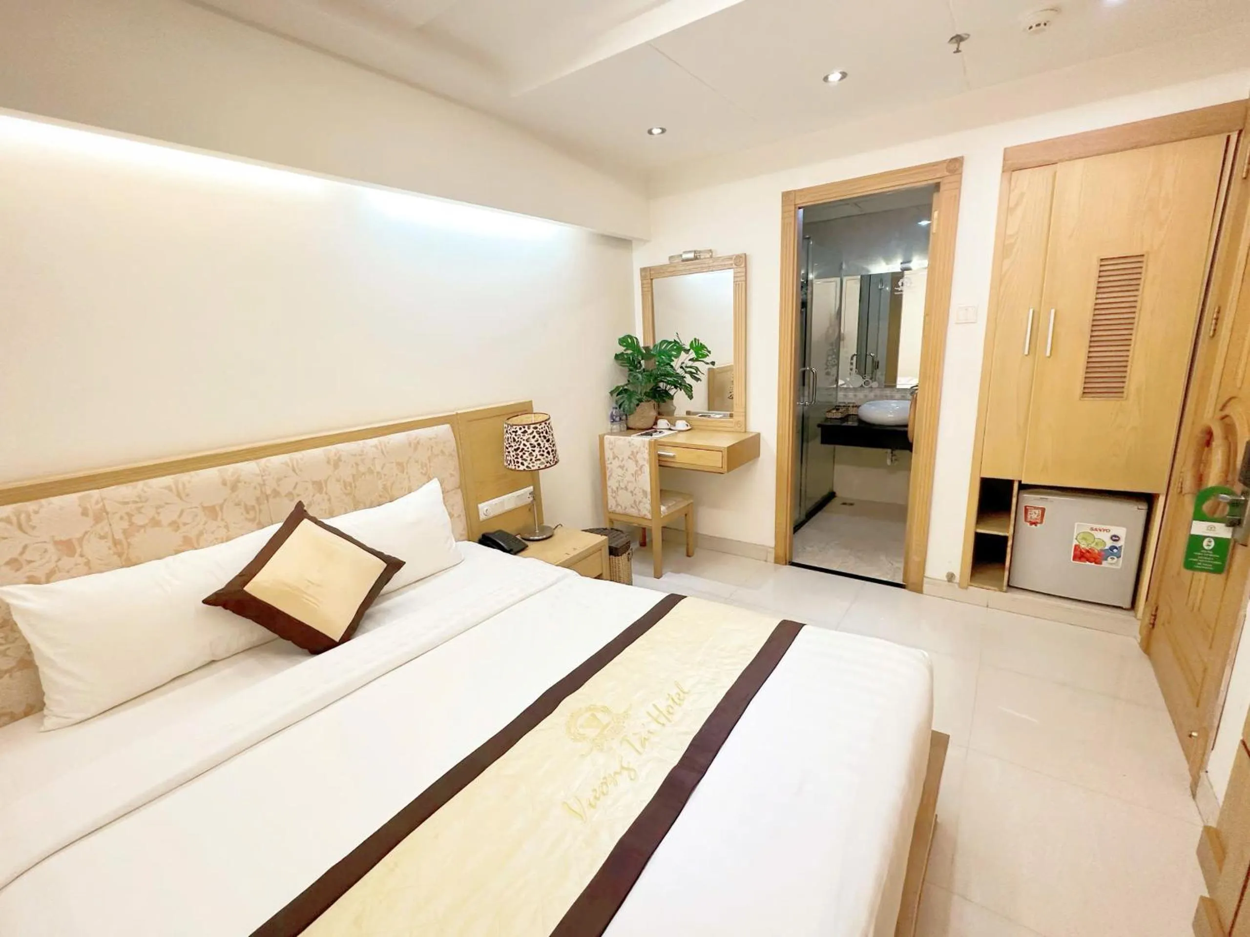 Bedroom, Bed in Vuong Tai Hotel